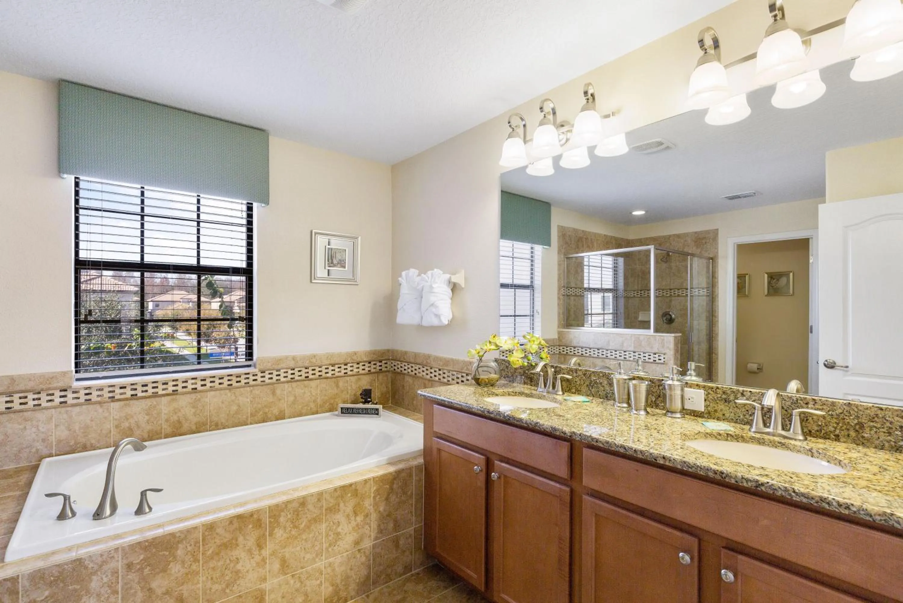Bathroom in Moonlight Ridge - 5 bed ChampionsGate Resort pool home