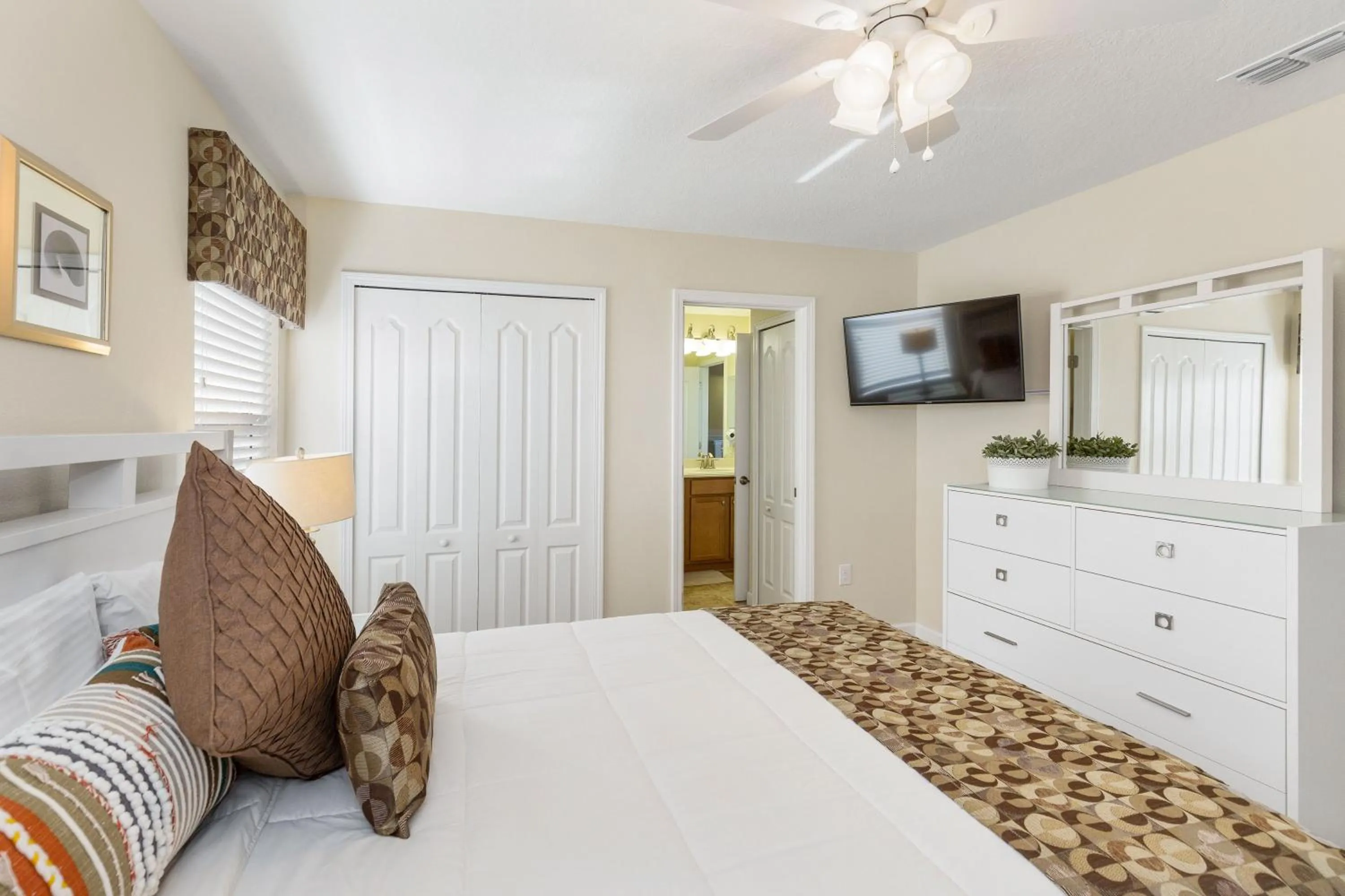 Bed in Moonlight Ridge - 5 bed ChampionsGate Resort pool home