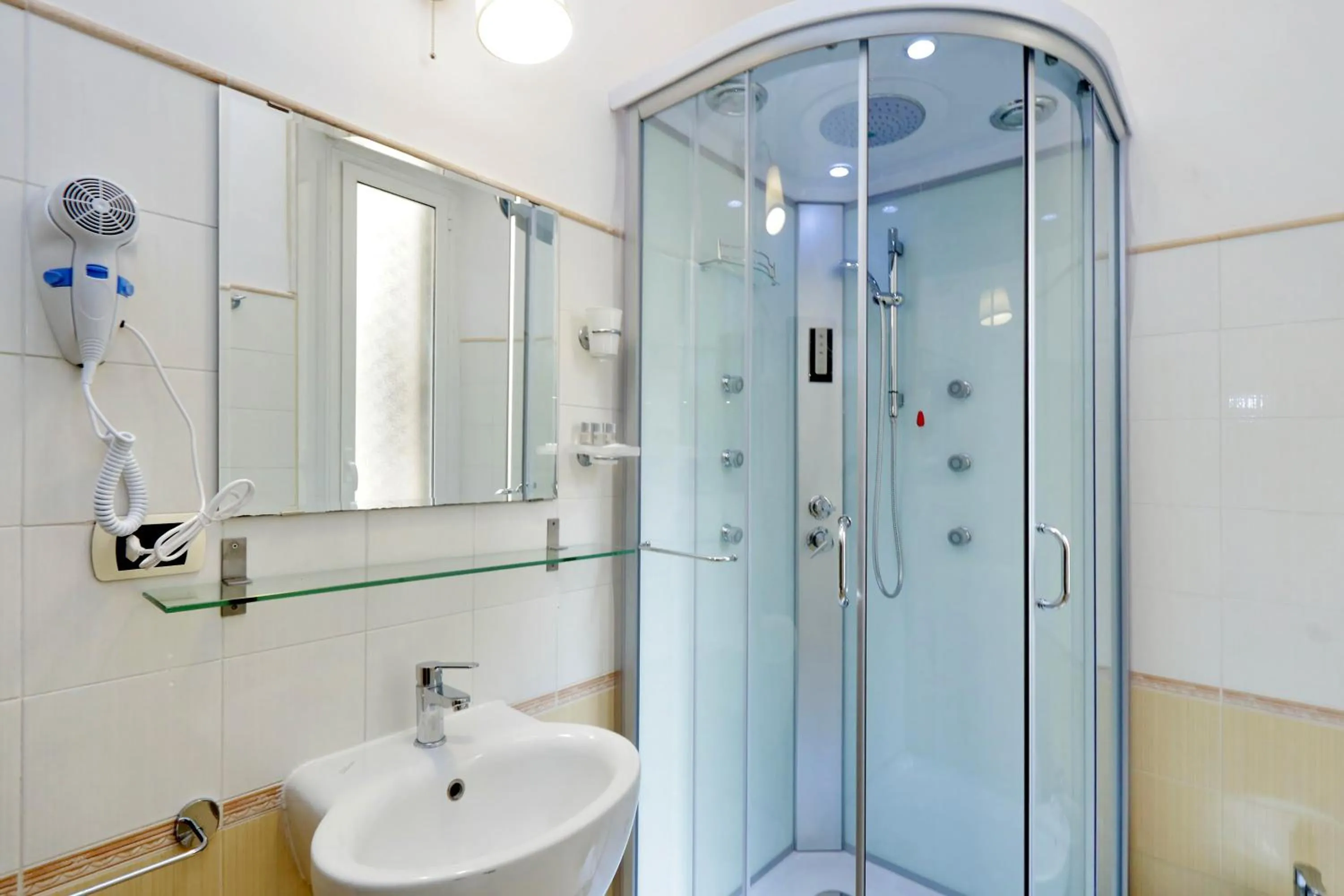 Shower in Gialli Vatican Guesthouse