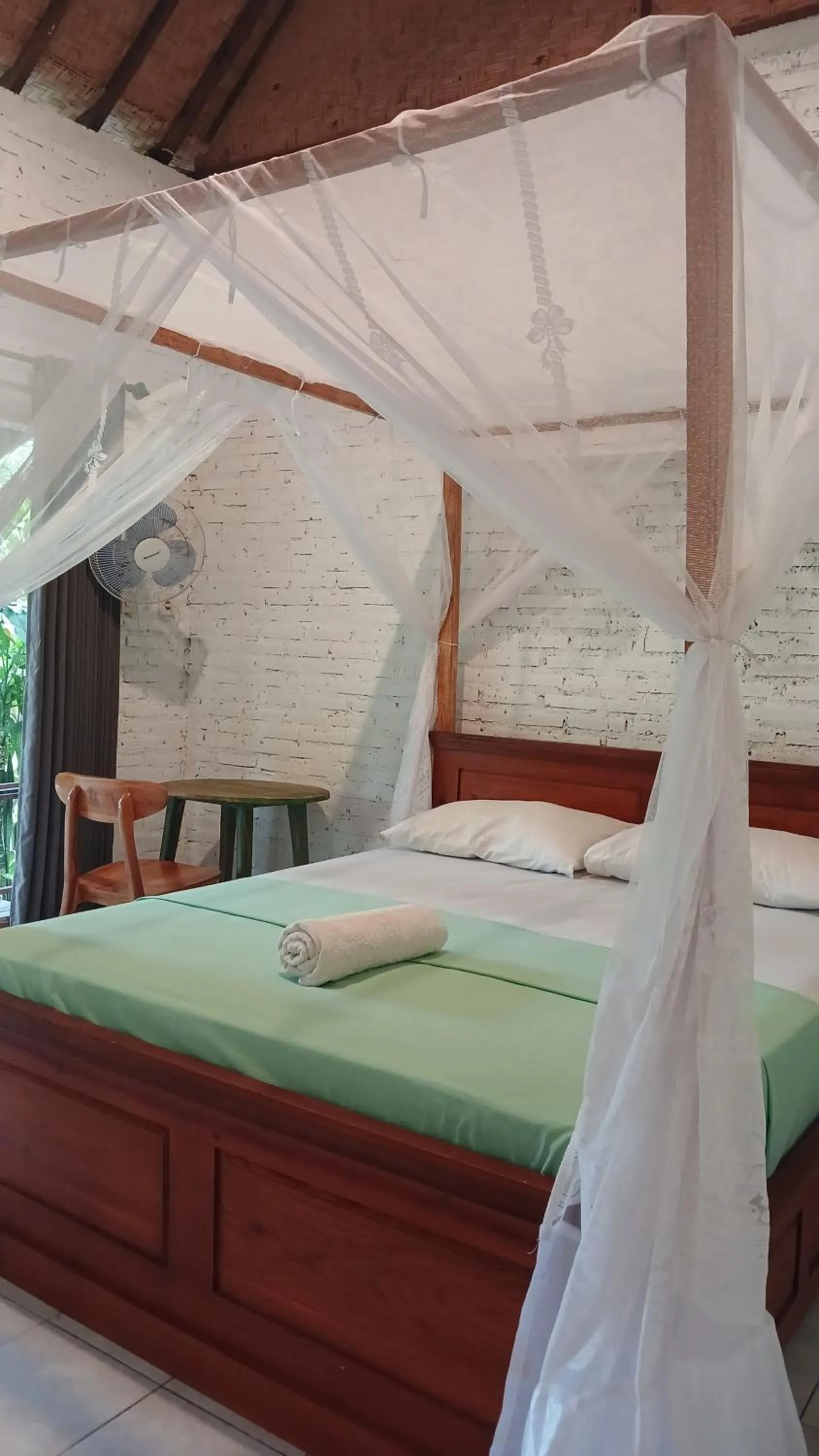 Bed in Jungle House - surf & stay