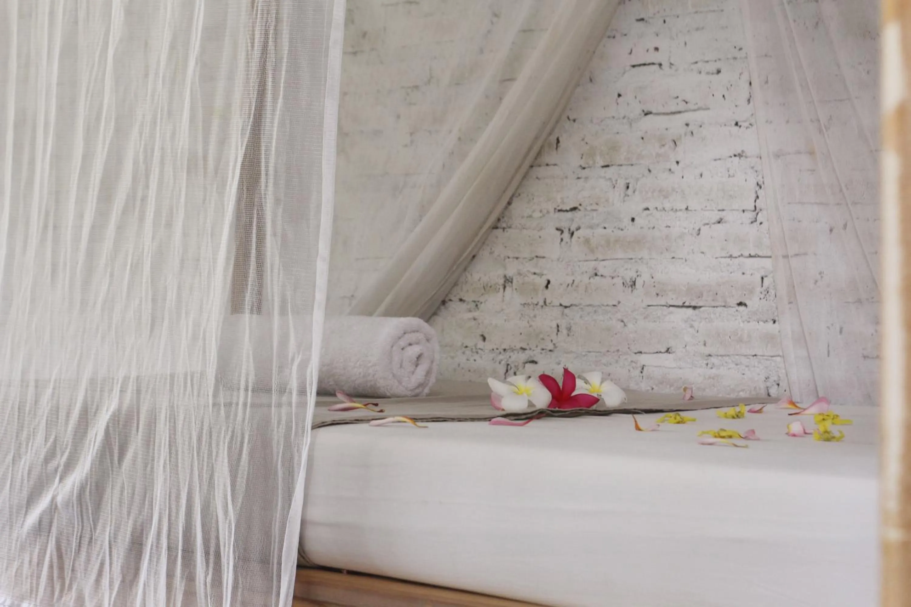 Bed in Jungle House - surf & stay