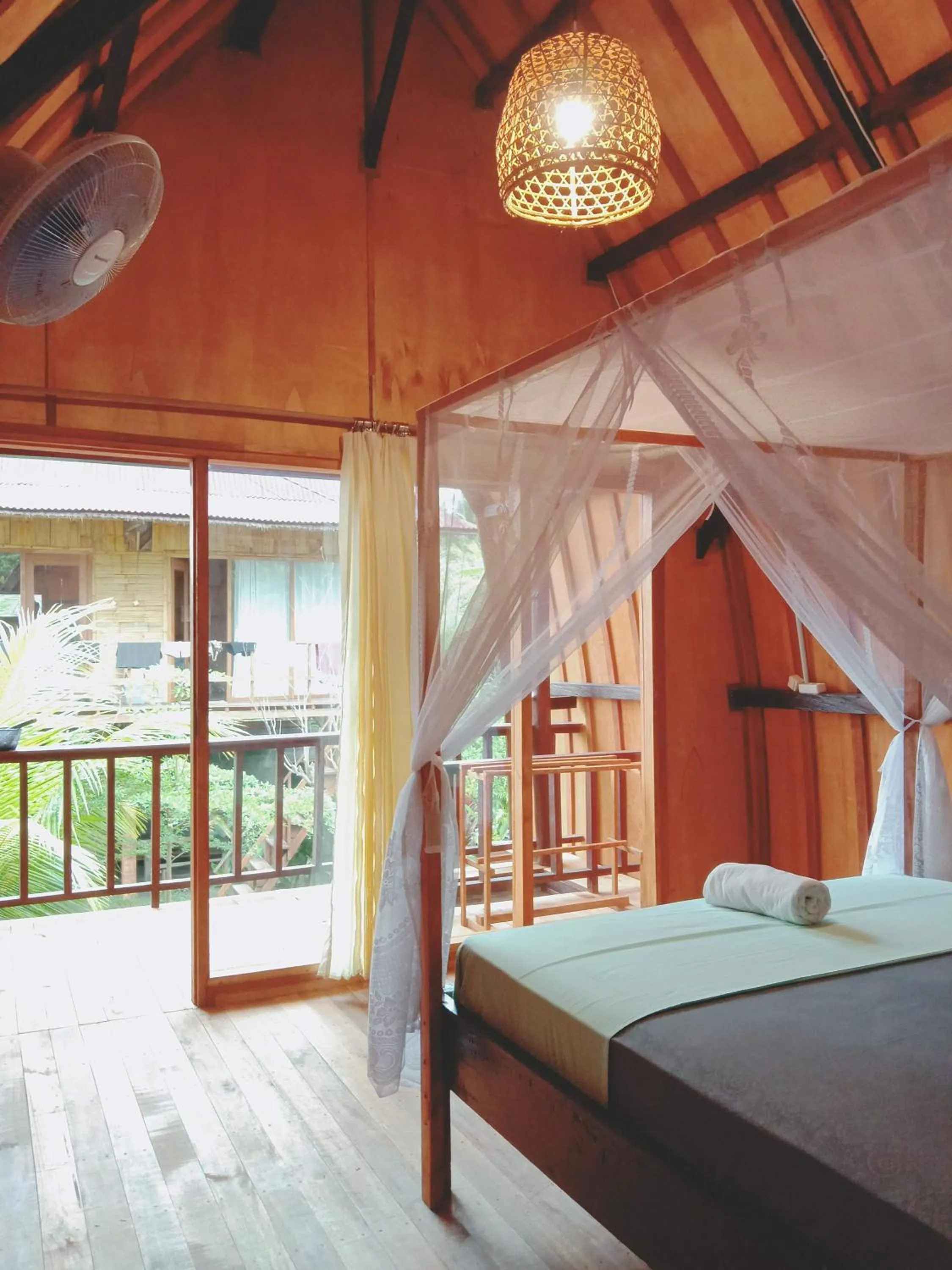 Bed in Jungle House - surf & stay