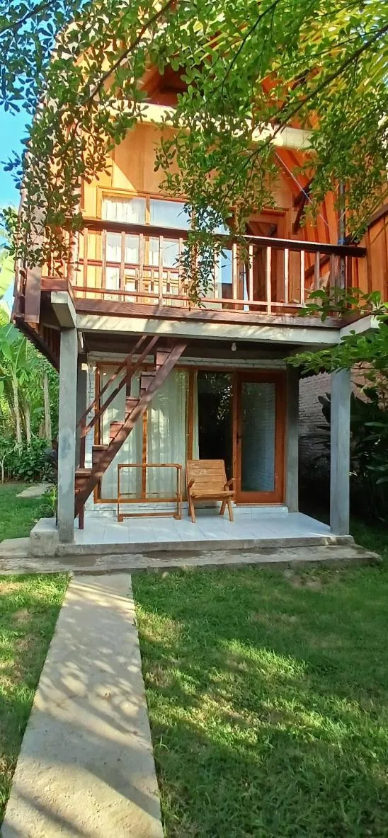 Jungle House - surf & stay