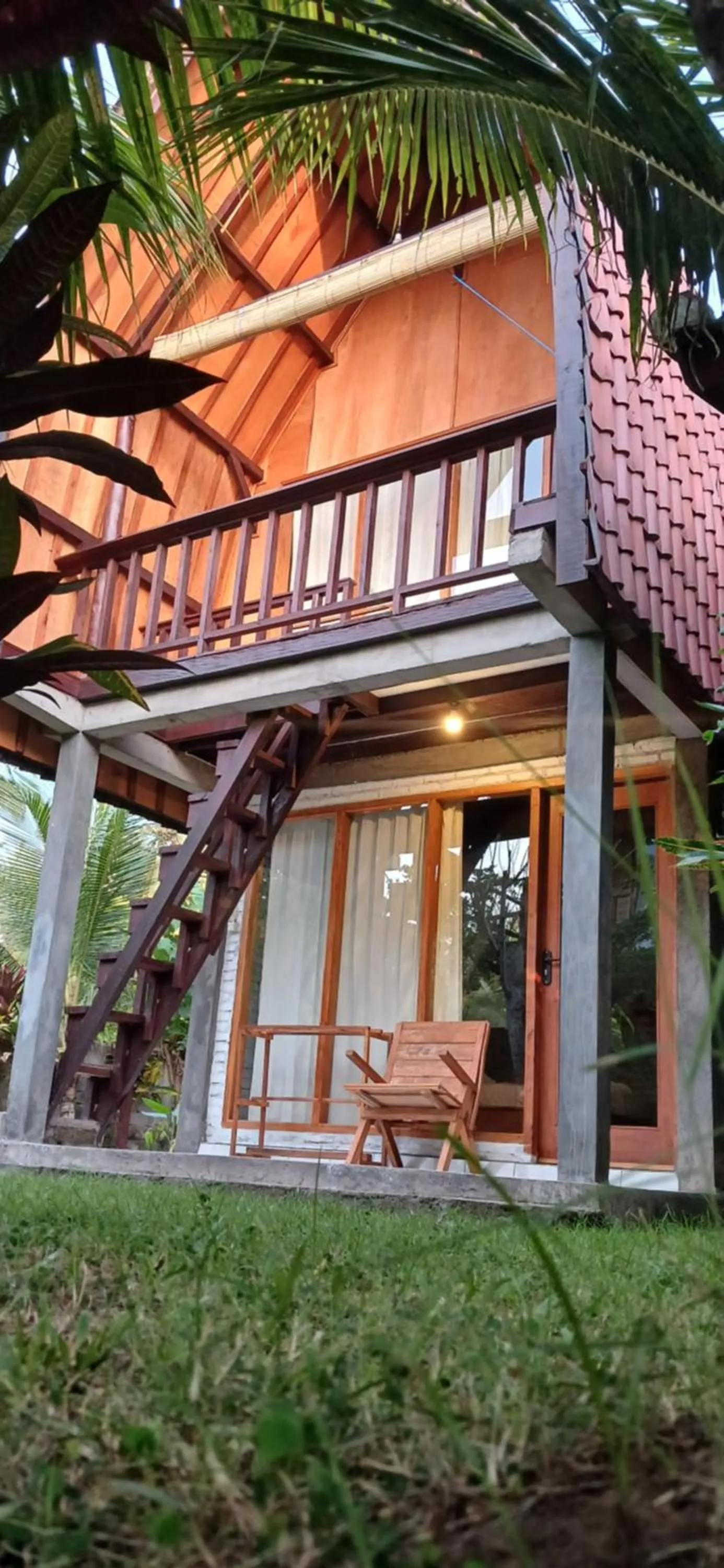 Jungle House - surf & stay