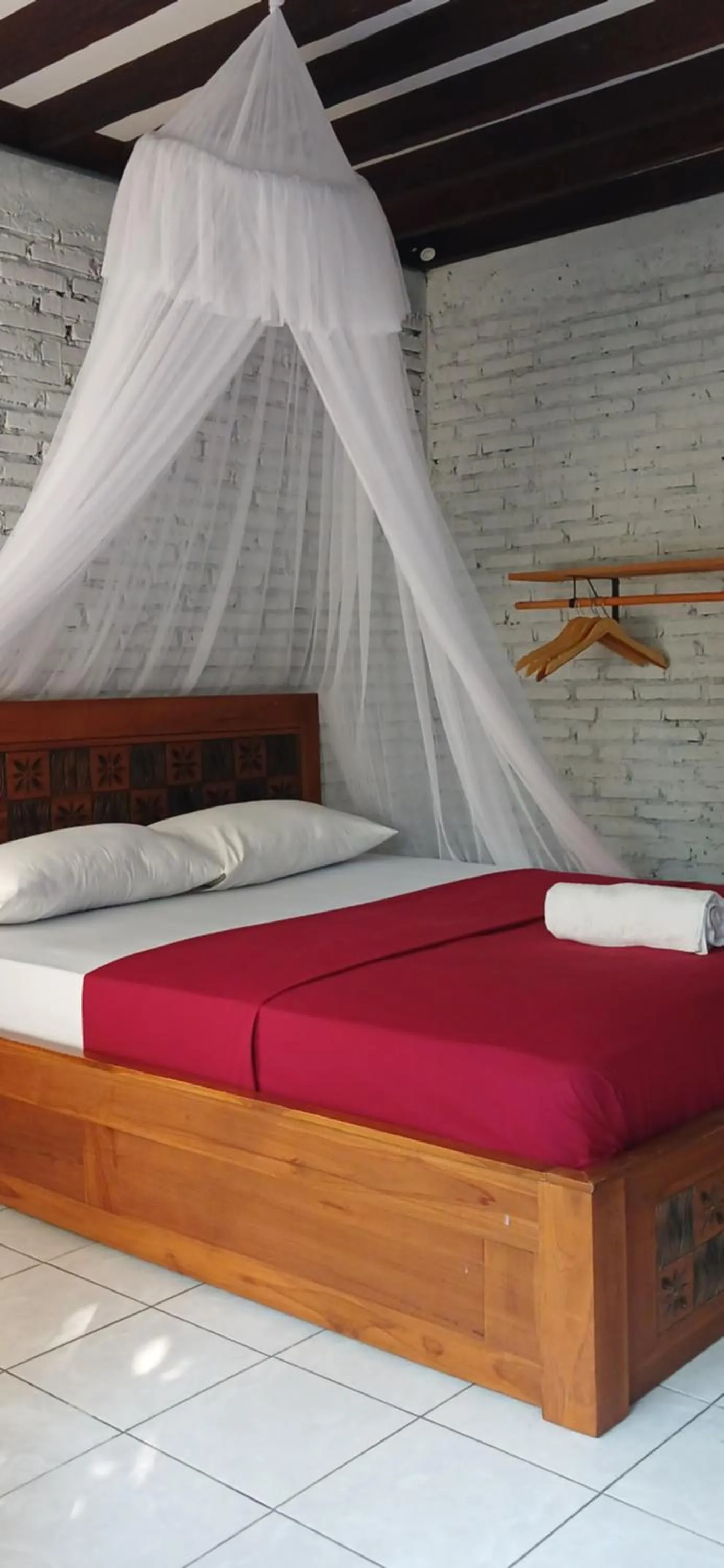 Bed in Jungle House - surf & stay