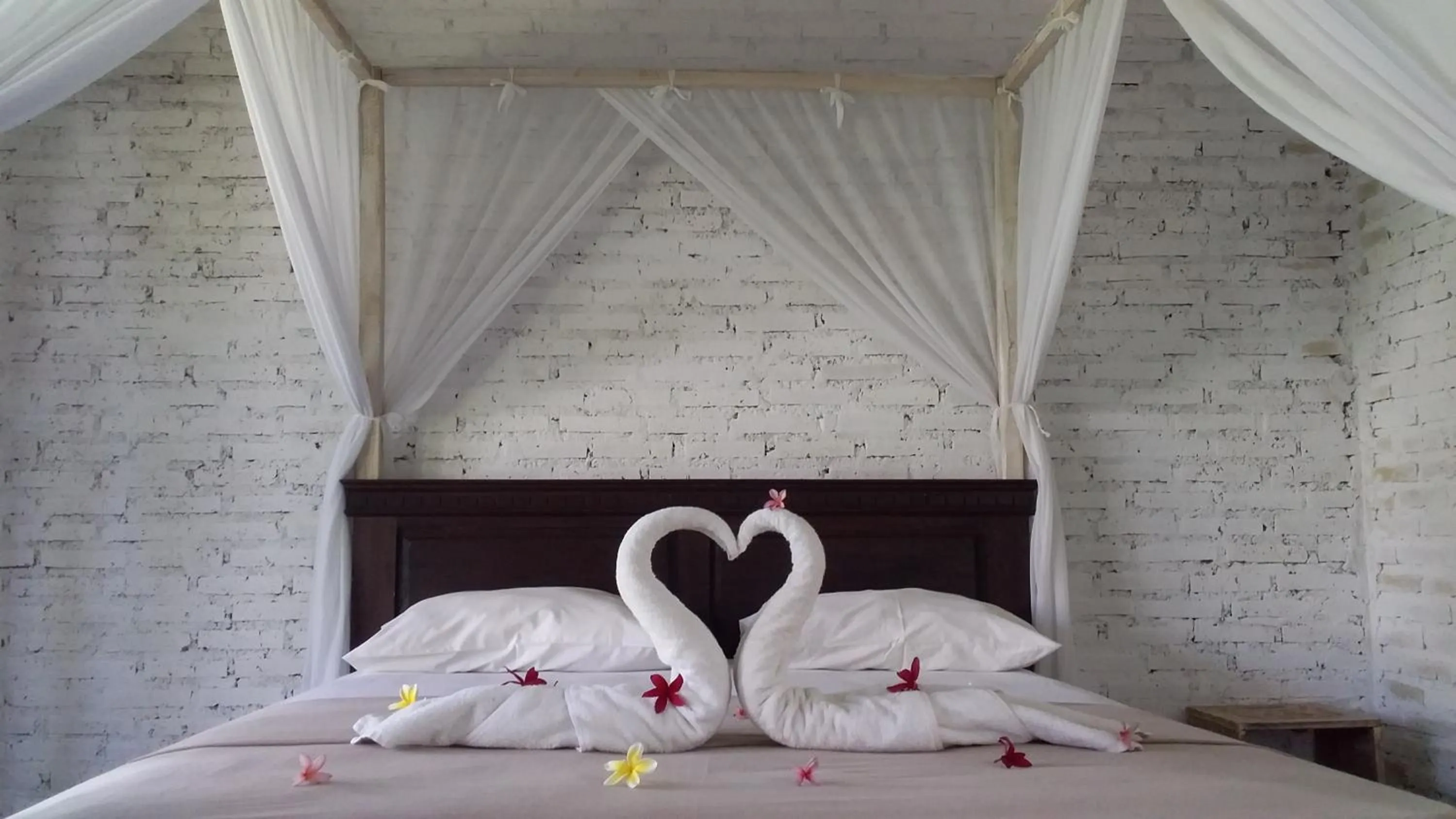 Bed in Jungle House - surf & stay