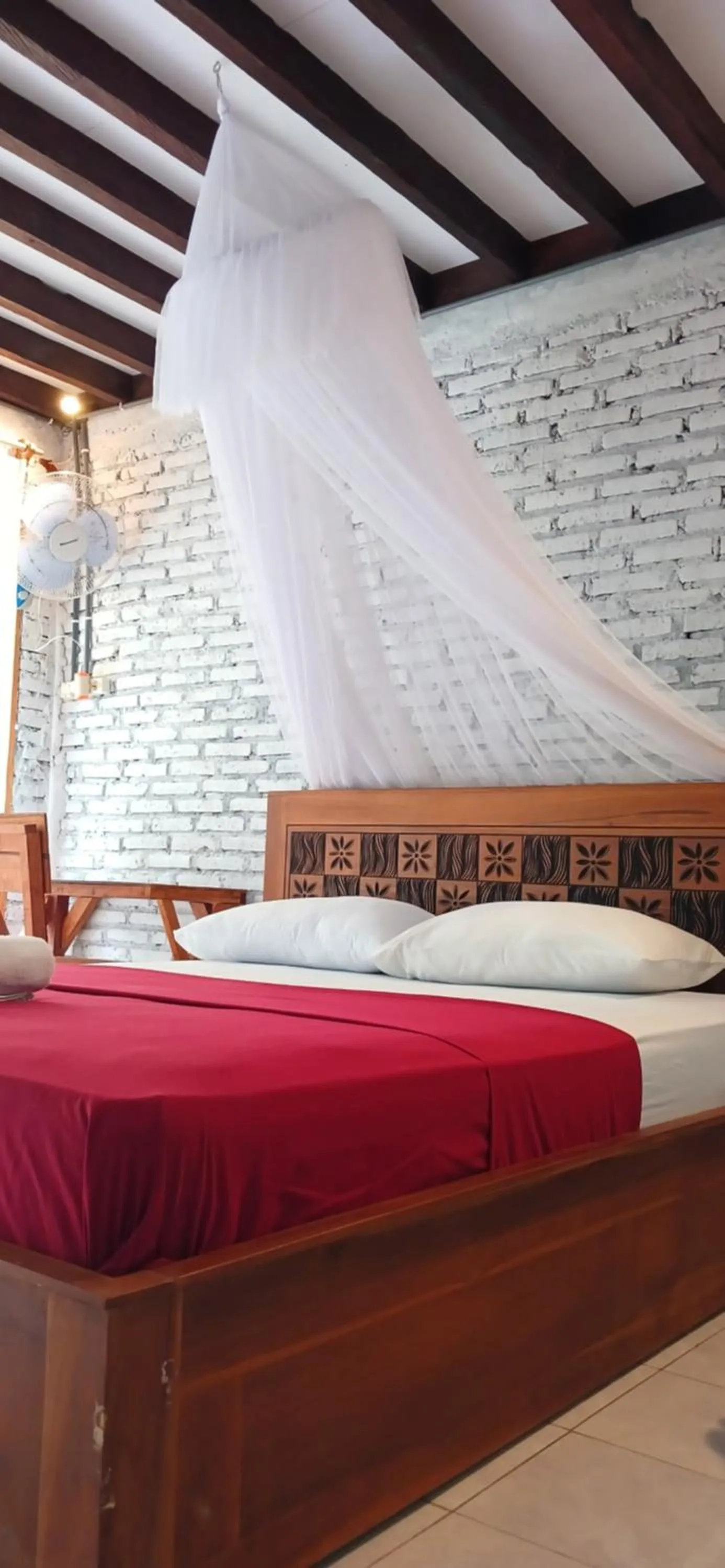 Bed in Jungle House - surf & stay