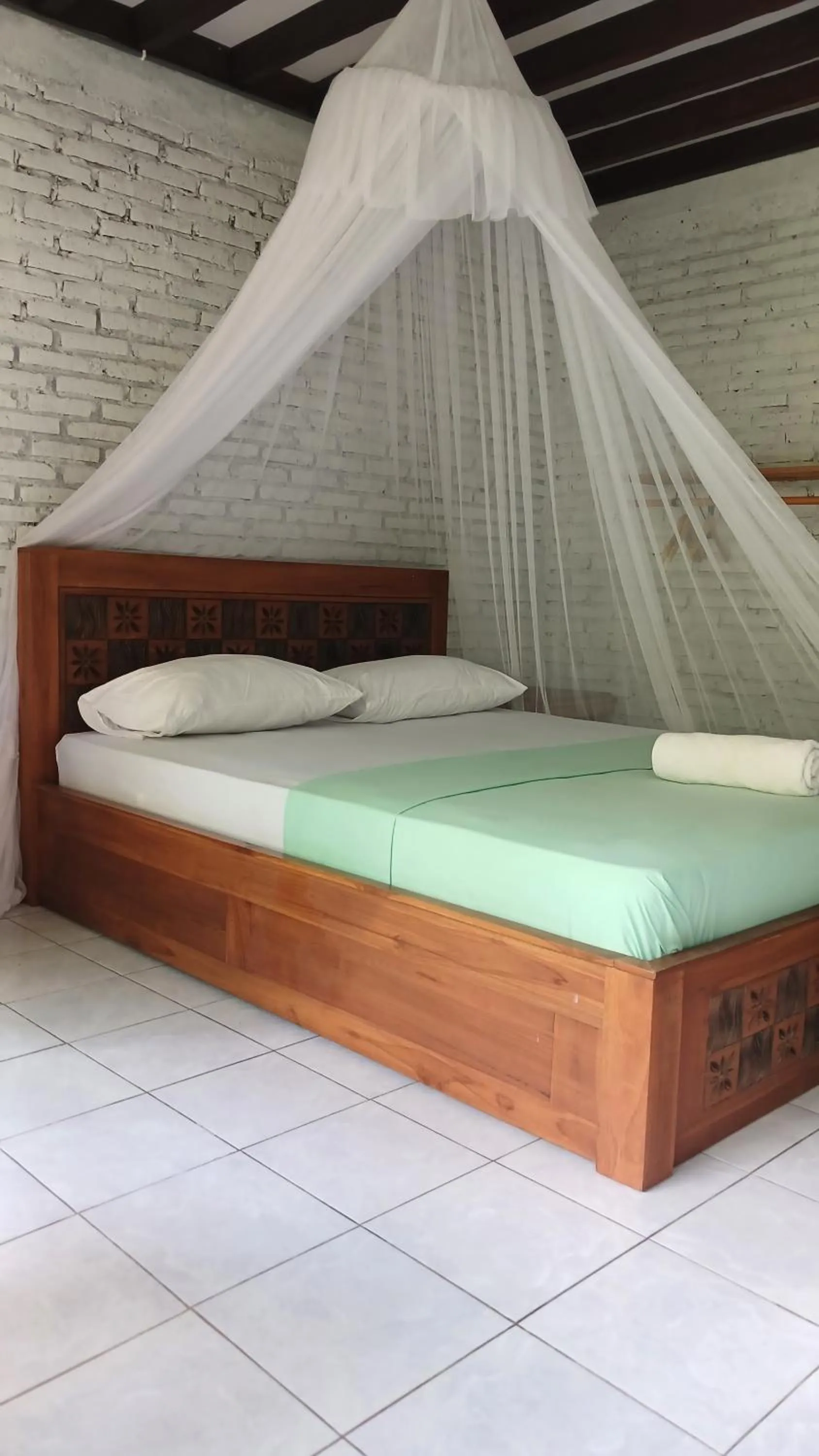 Bed in Jungle House - surf & stay