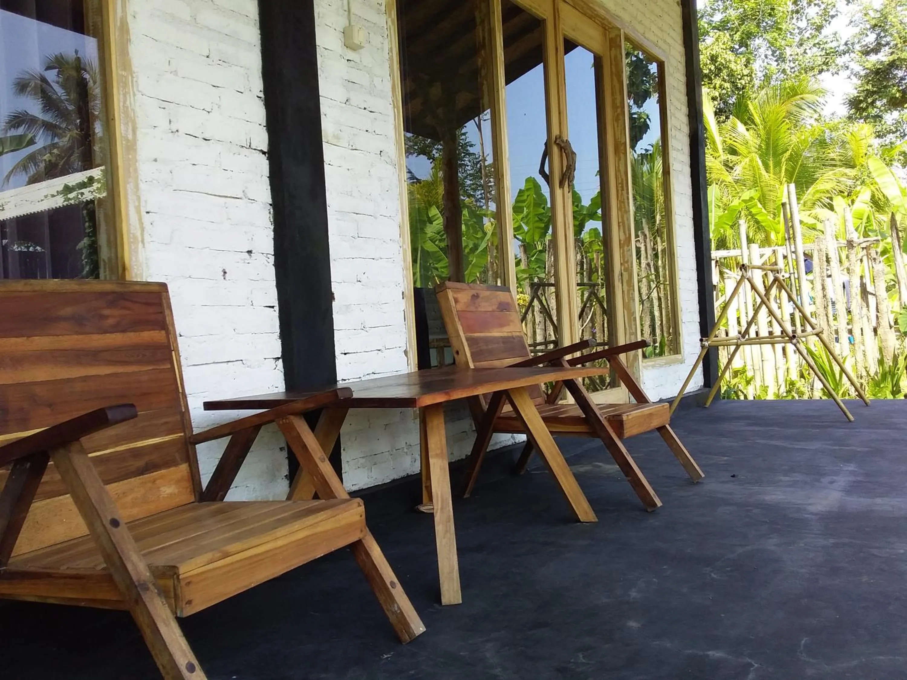 Jungle House - surf & stay