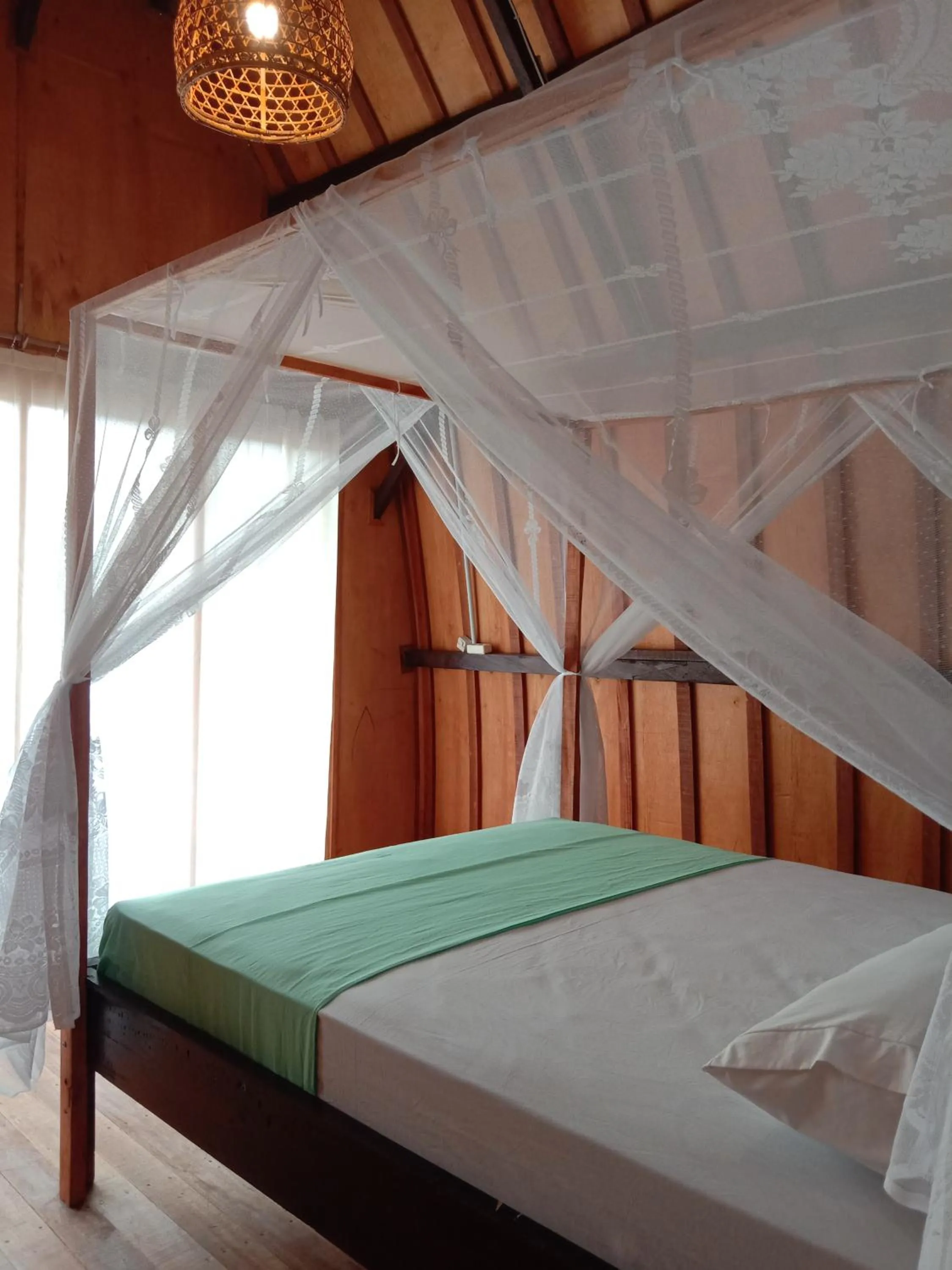 Bed in Jungle House - surf & stay