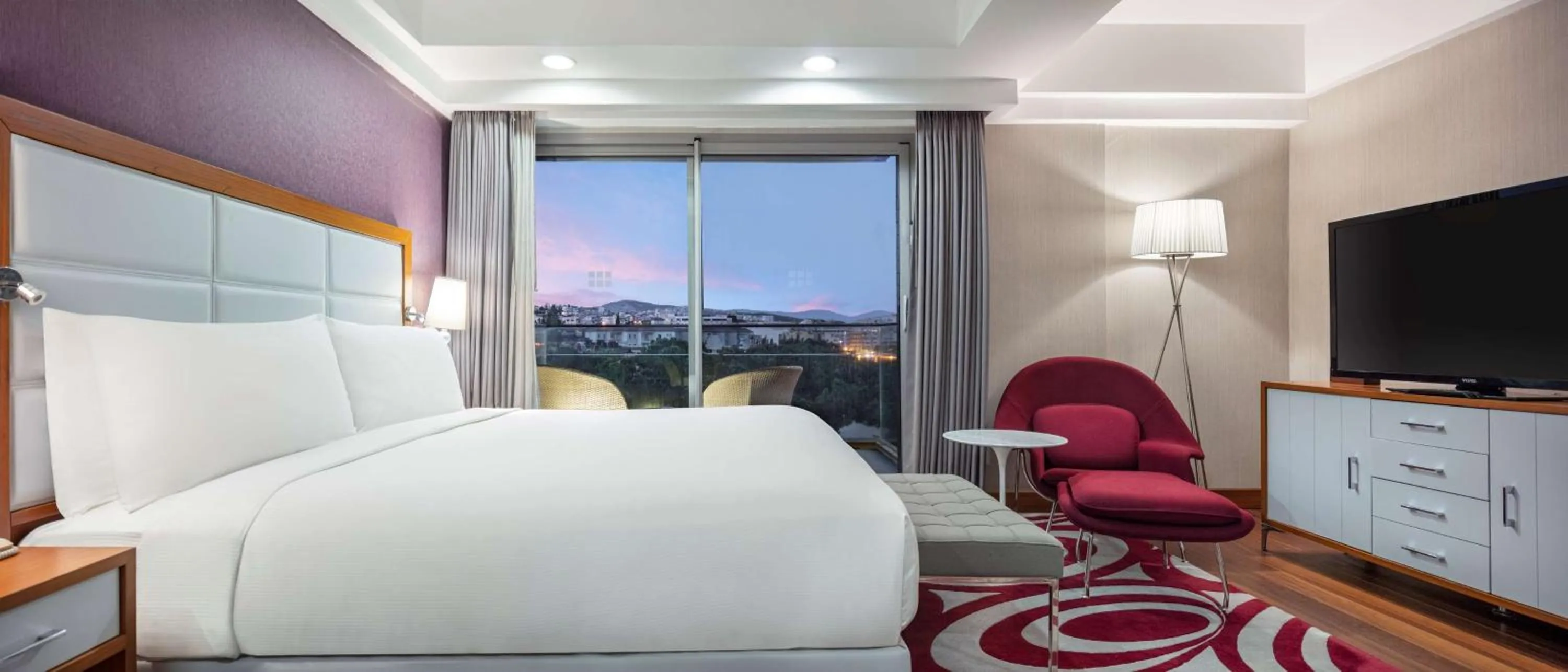 Bed in DoubleTree by Hilton Kusadasi
