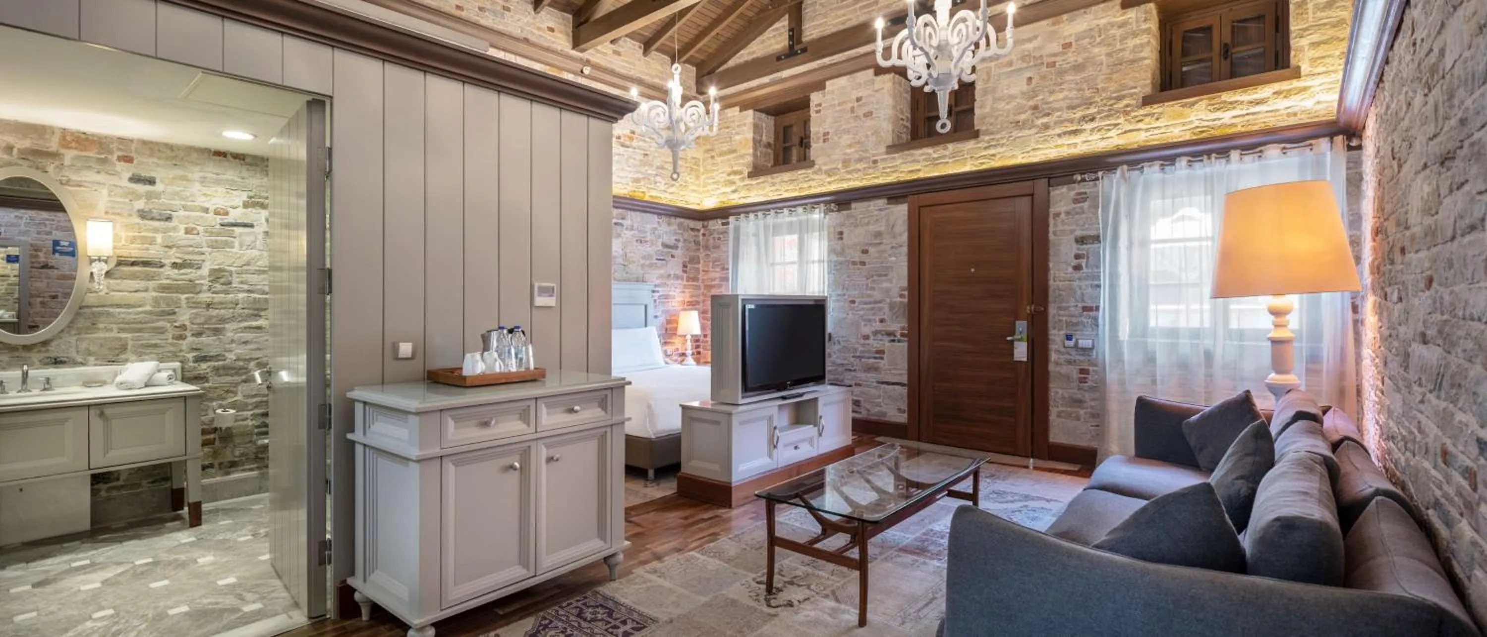 Living room in DoubleTree by Hilton Kusadasi