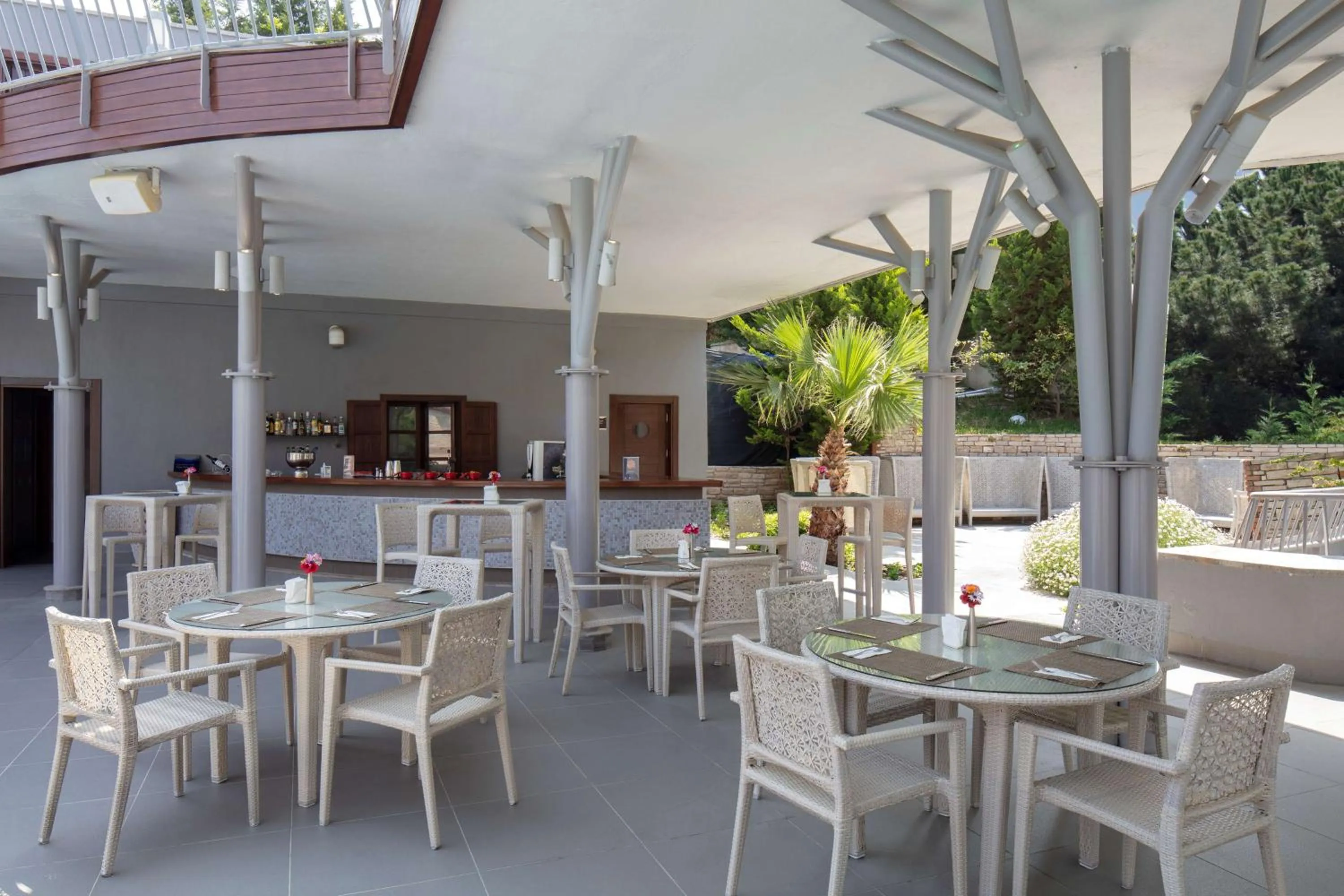 Lounge or bar in DoubleTree by Hilton Kusadasi