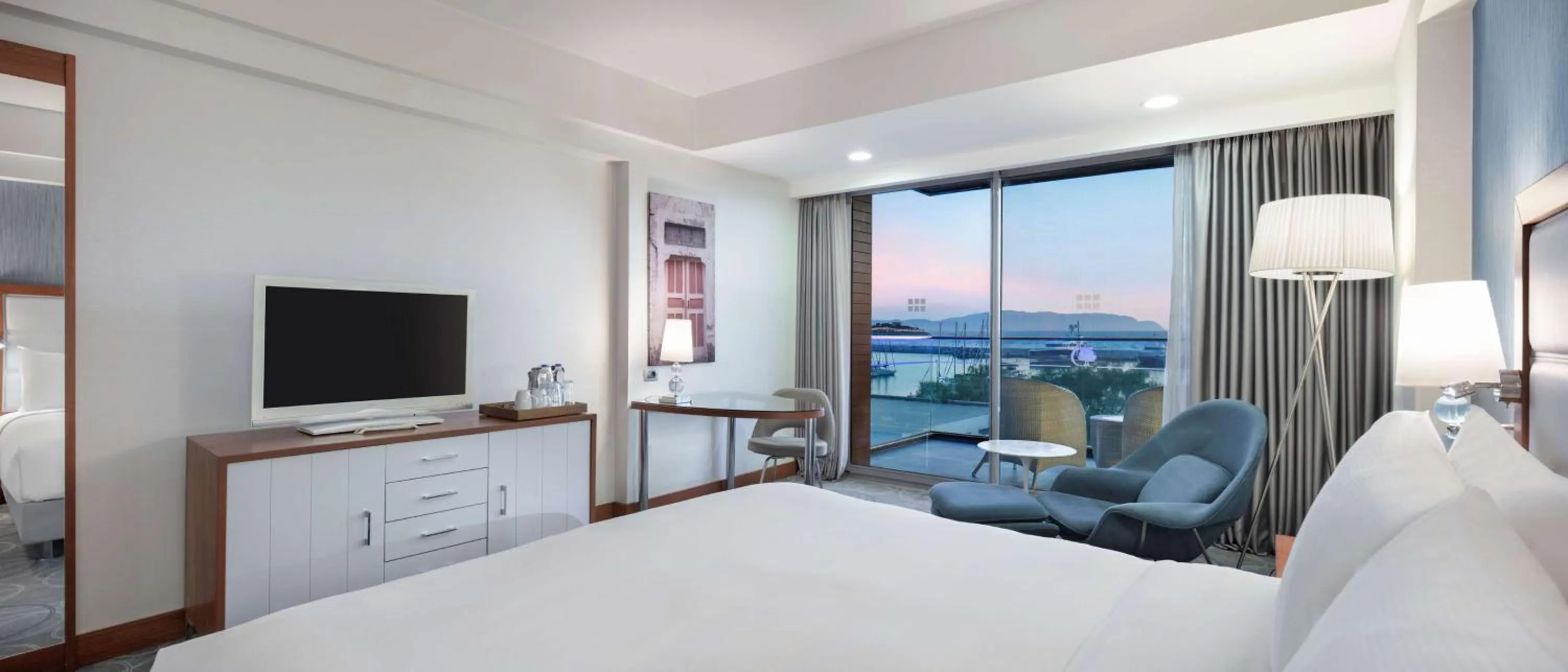 Bedroom, Bed in DoubleTree by Hilton Kusadasi