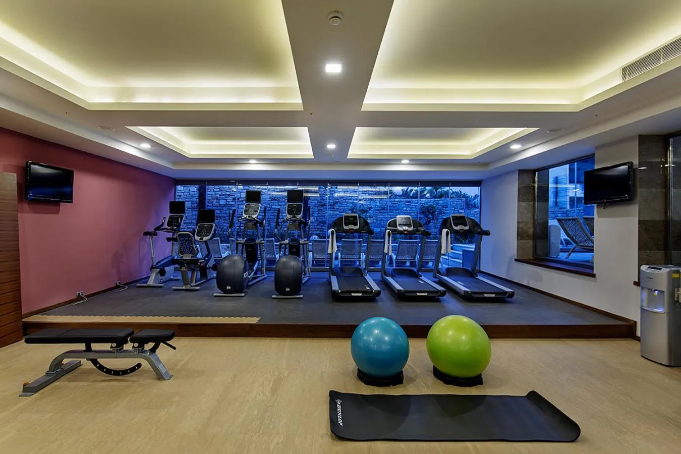 Swimming pool in DoubleTree by Hilton Kusadasi