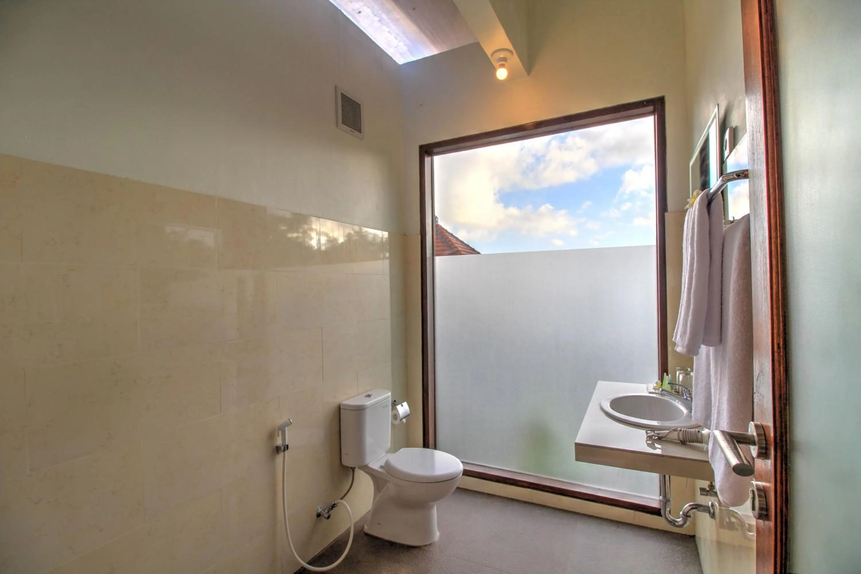 Toilet in Arya Resort Nusa Penida