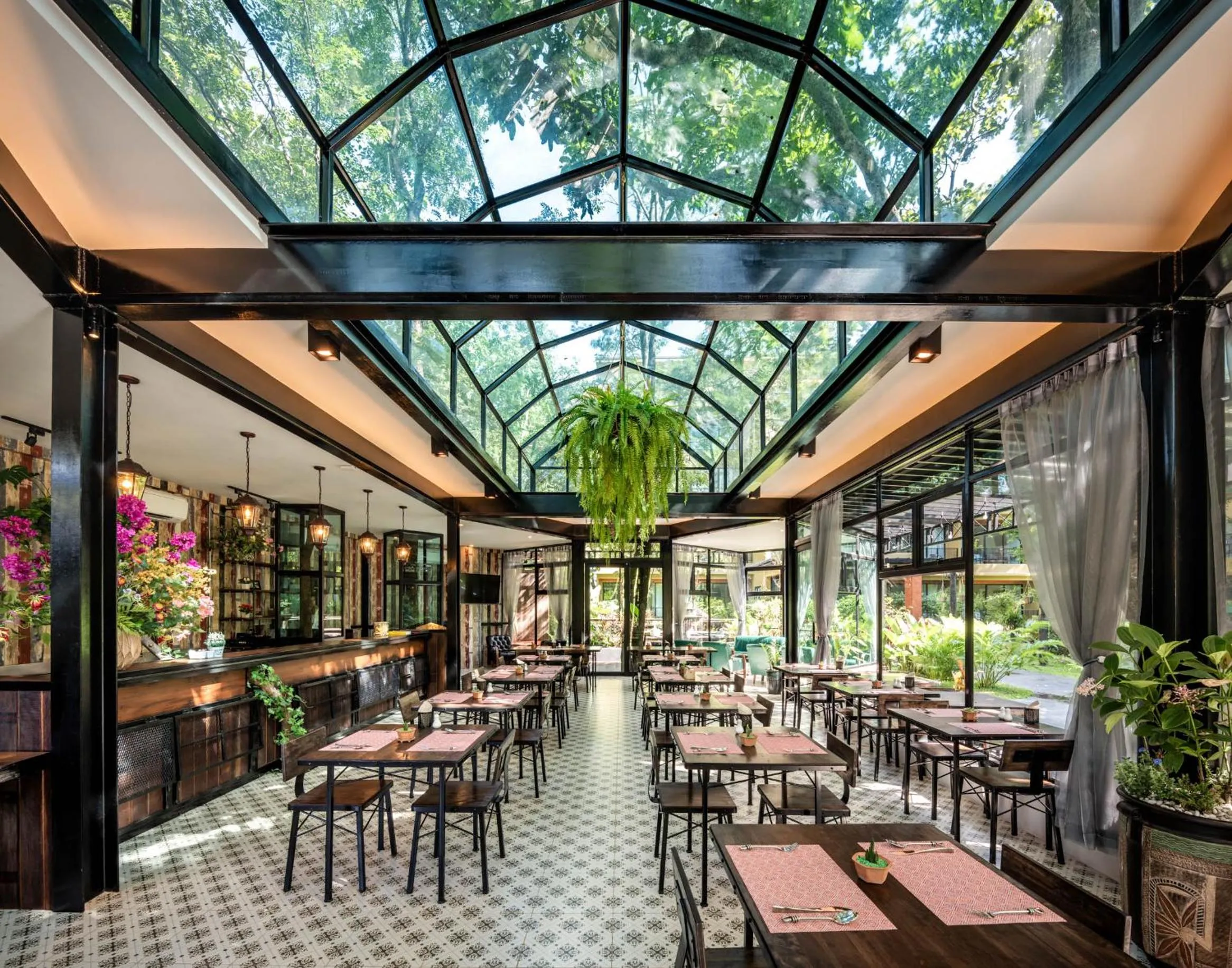 Restaurant/places to eat in TREX Buriram Boutique Hotel