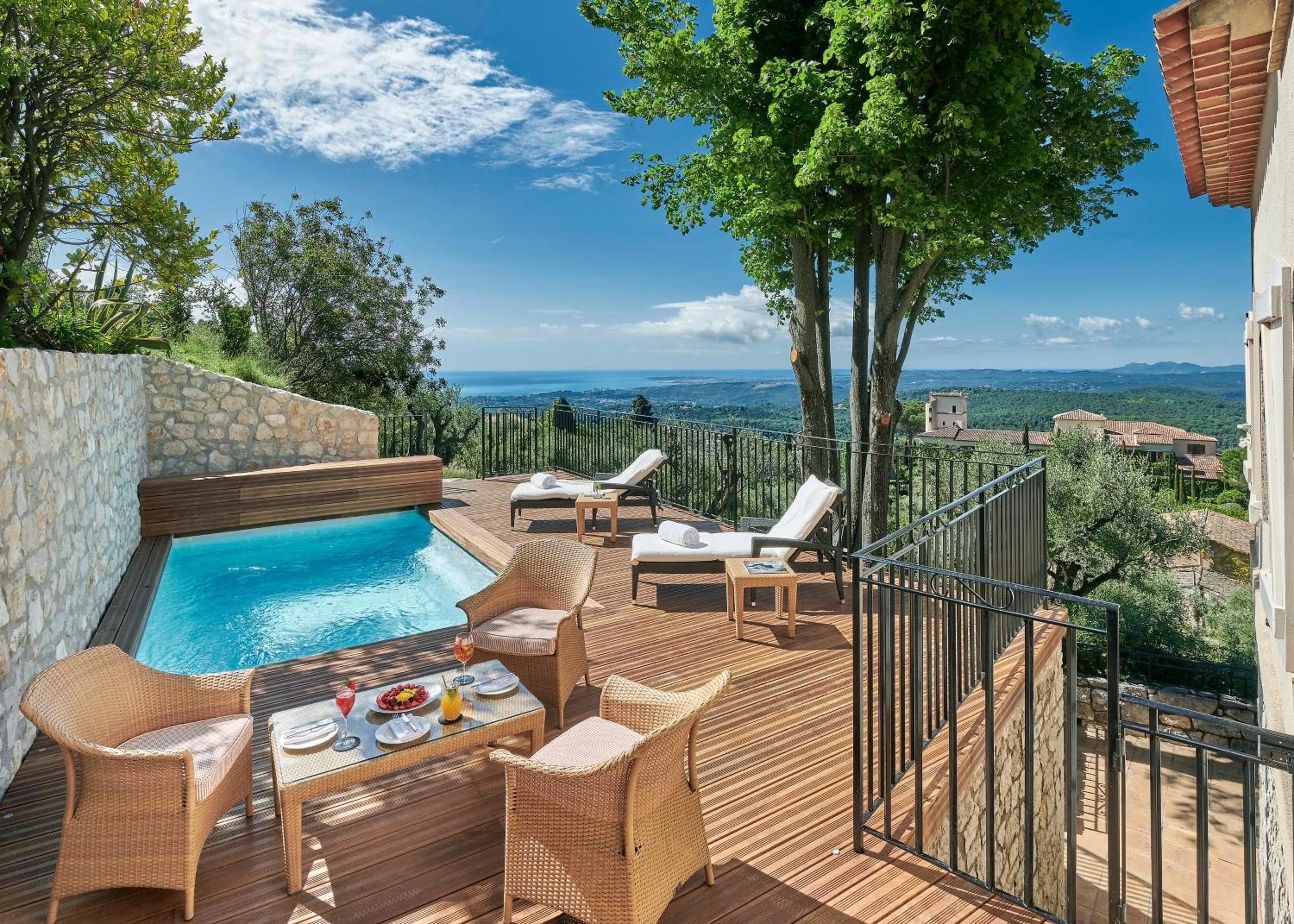 Pool view in Château Saint-Martin & Spa, Oetker Hotels