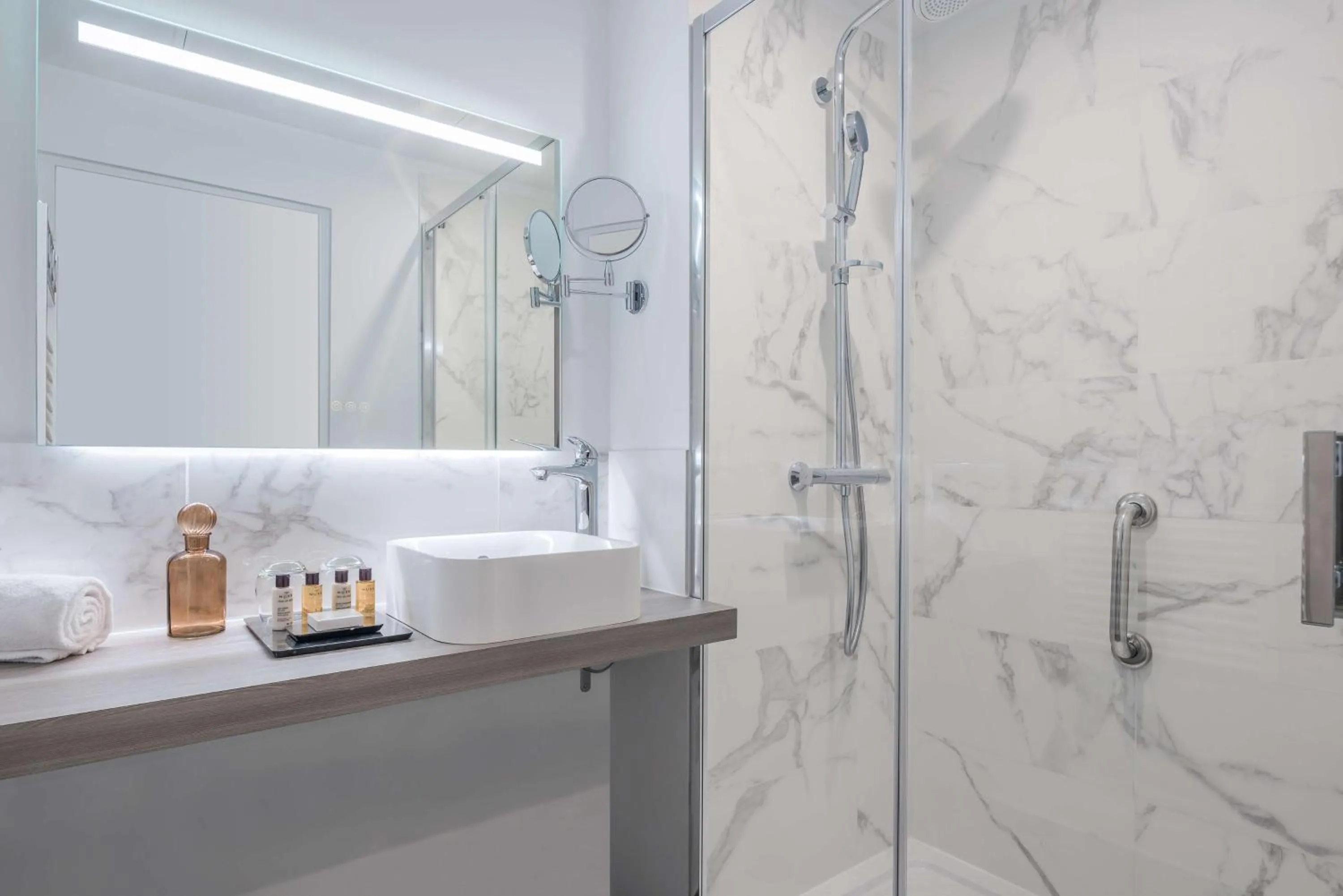 Bathroom in Hotel Camille Paris Tapestry Collection by Hilton