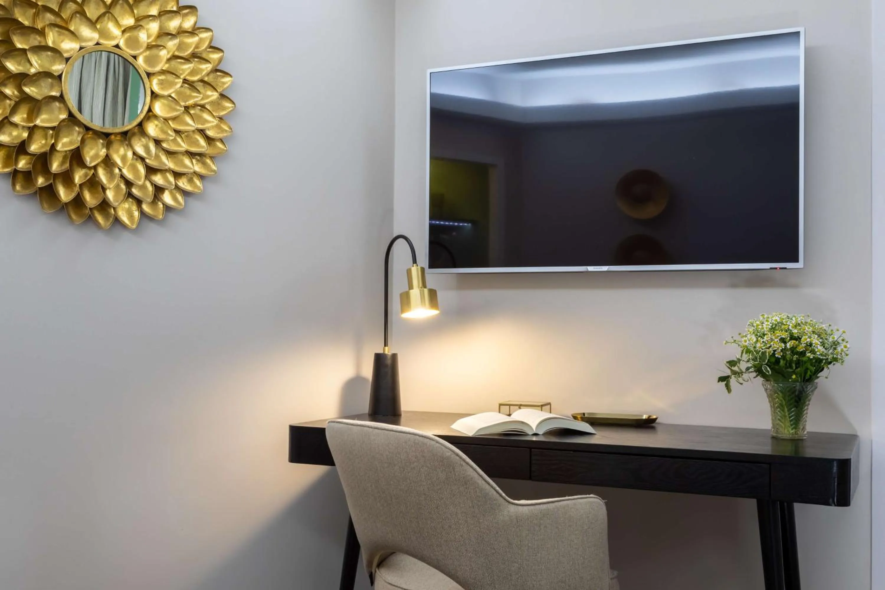 TV and multimedia in Hotel Camille Paris Tapestry Collection by Hilton