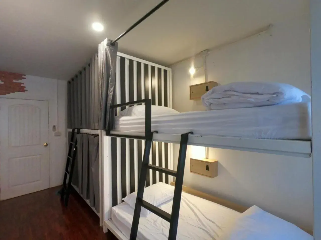 Bed in 4-Bed Mixed Dormitory Room in Zleepinezz Hostel Bed in 4-Bed Mixed Dormitory Room in Zleepinezz Hostel