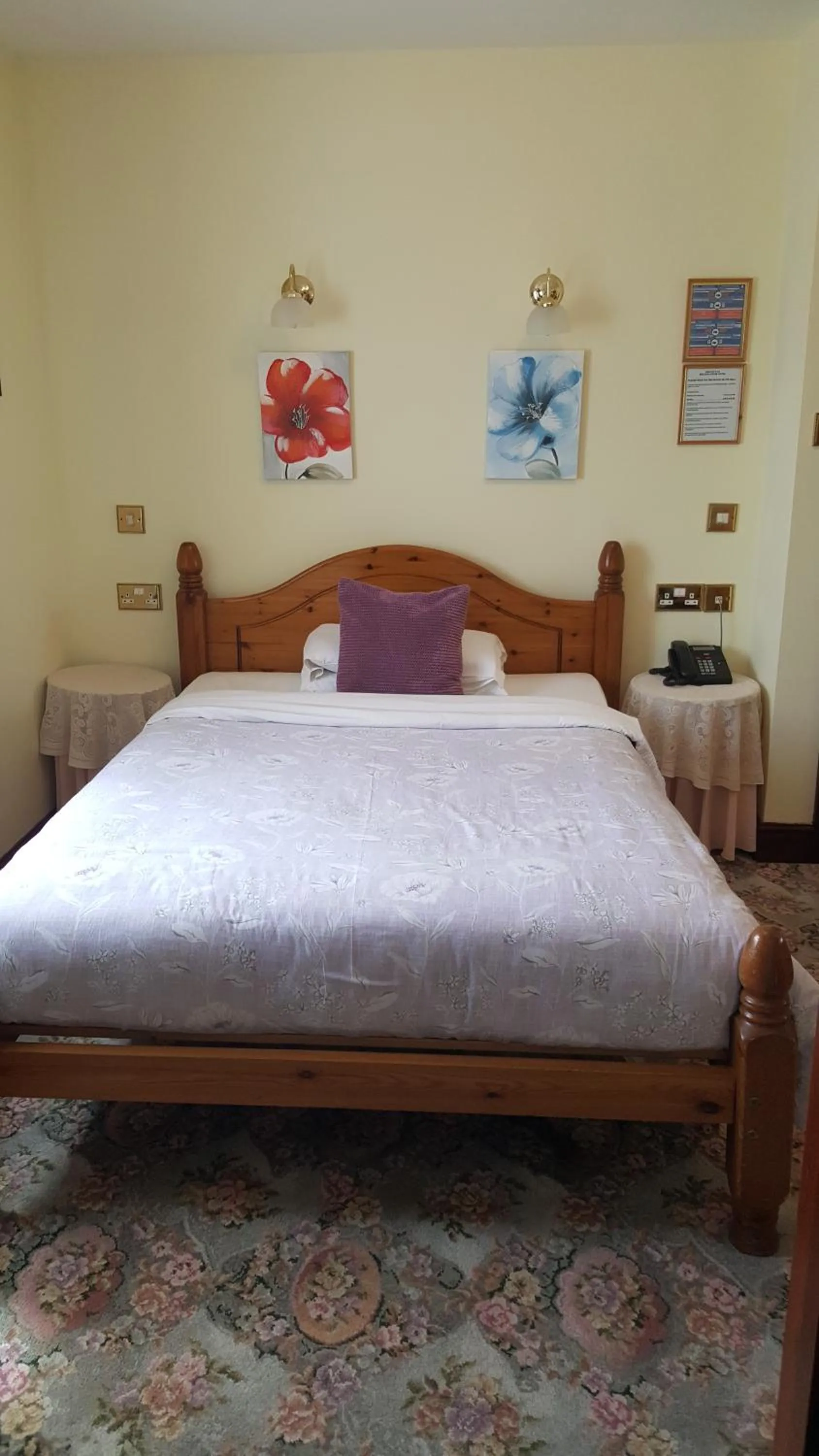 Photo of the whole room, Bed in Balkan Lodge Oxford
