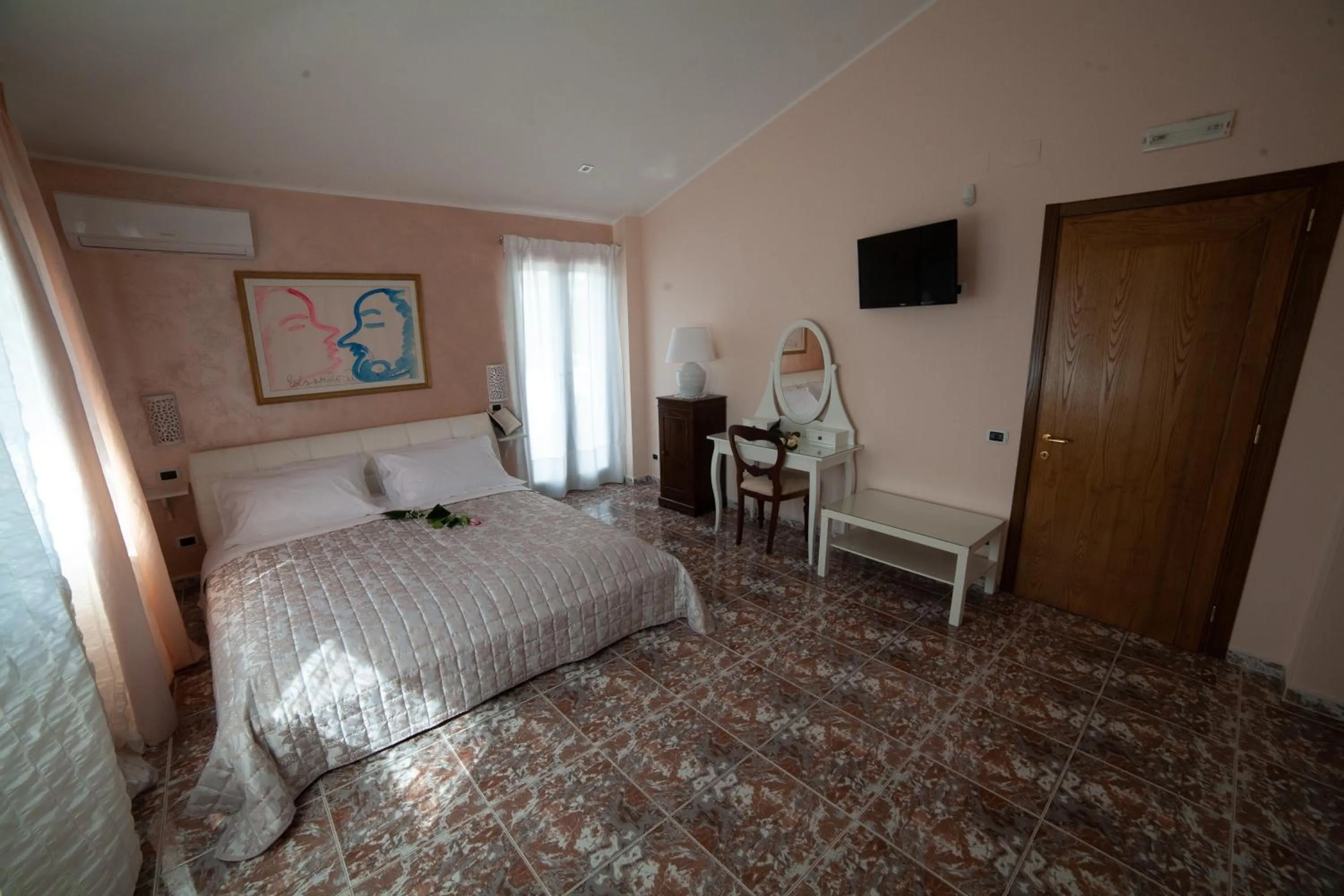 Photo of the whole room, Bed in Relais d 'Itria