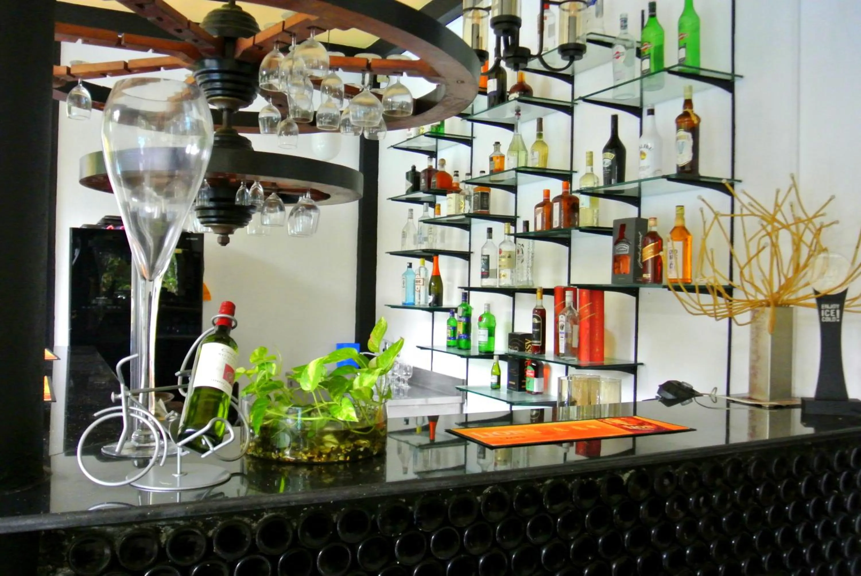 Restaurant/places to eat in Hotel Flower Garden