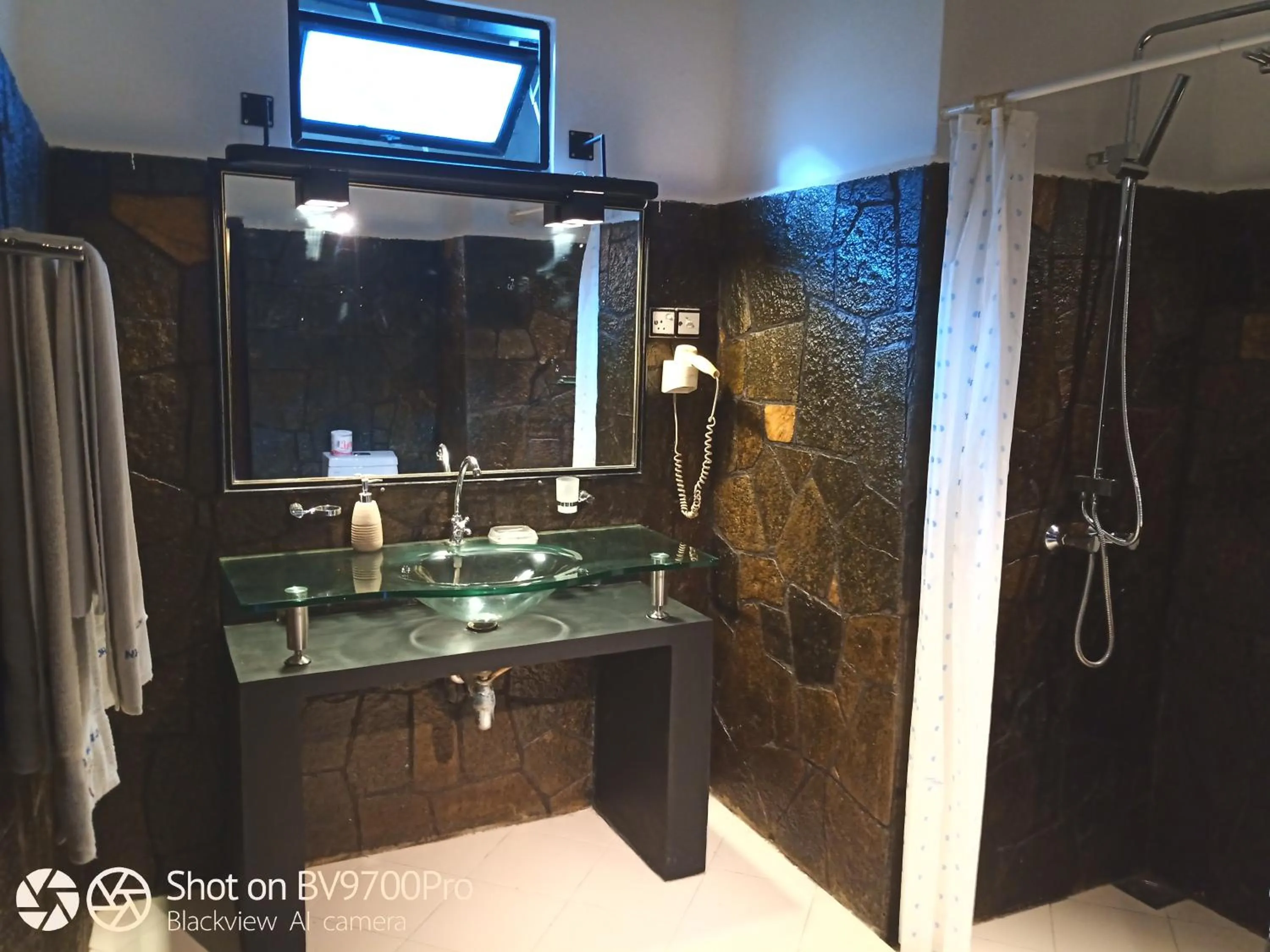 Bathroom in Hotel Flower Garden