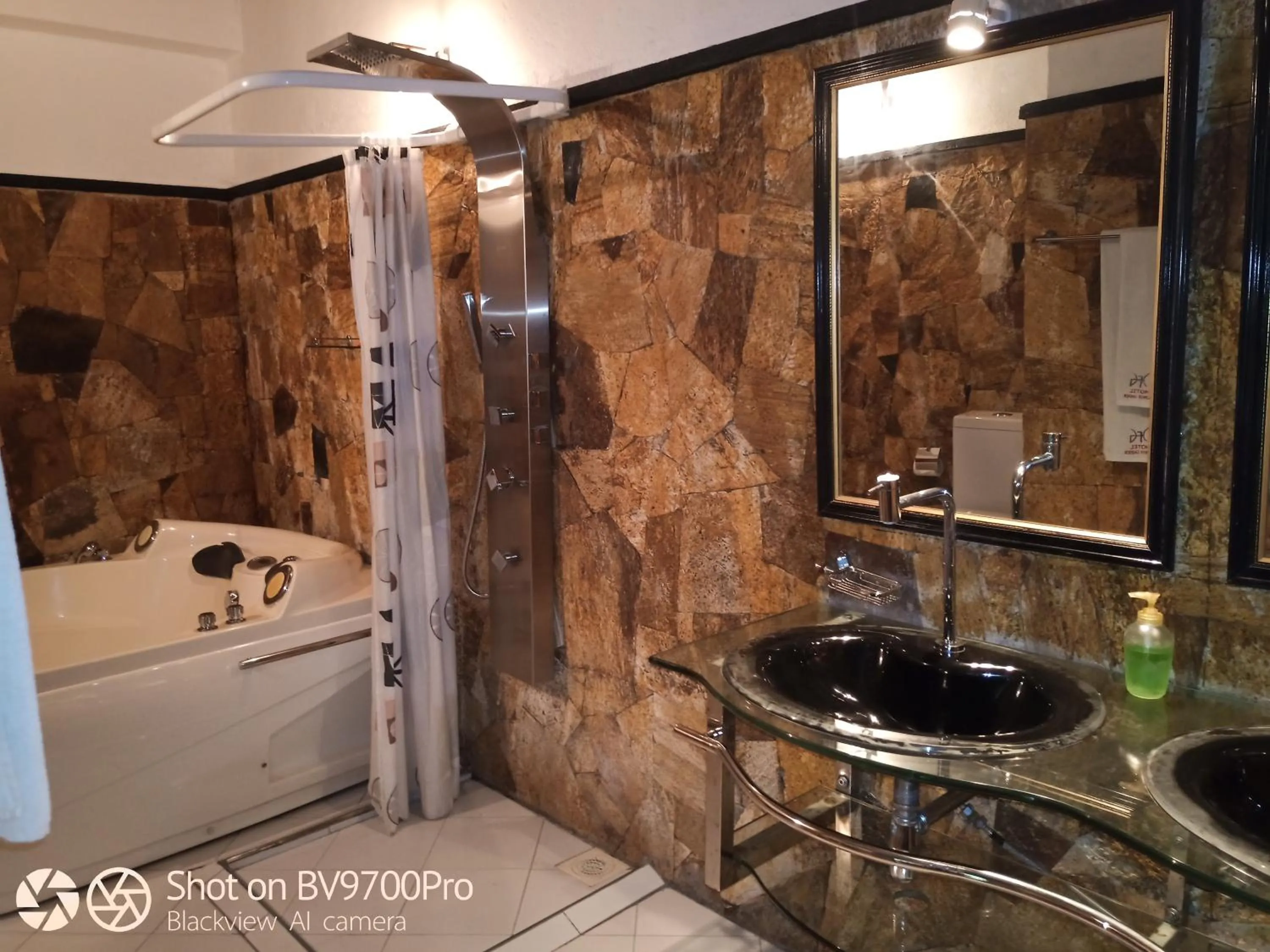 Bathroom in Hotel Flower Garden