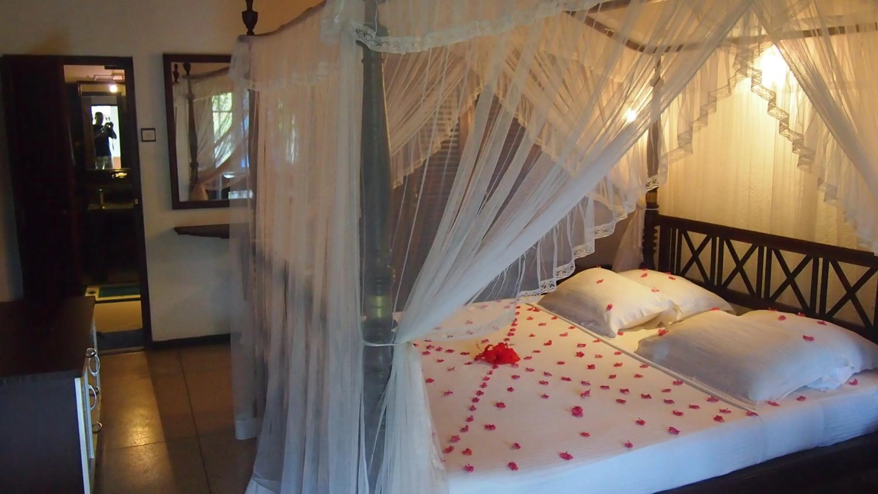 Bedroom, Bed in Hotel Flower Garden