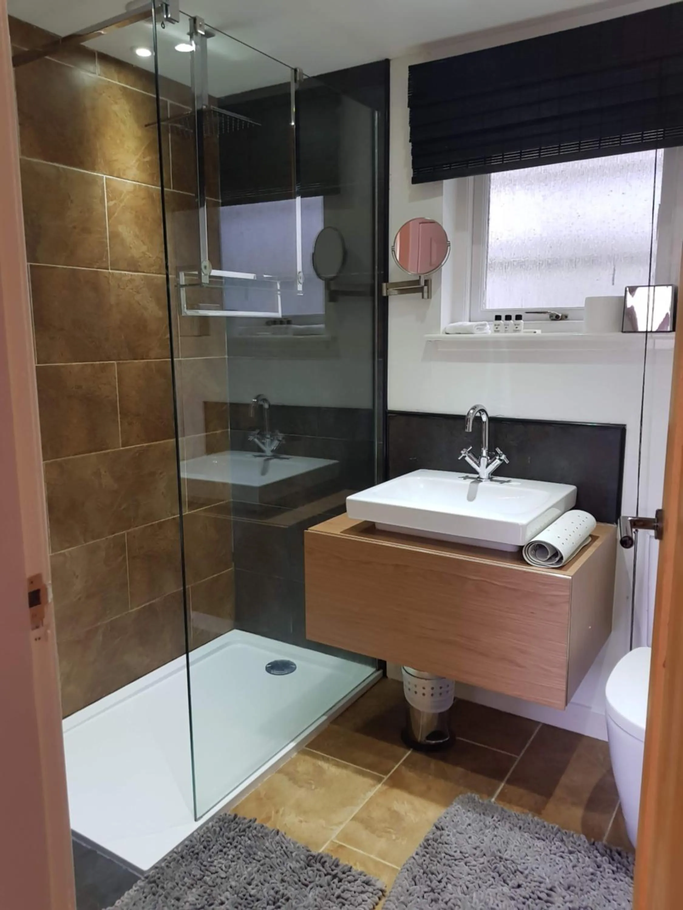 Shower in Achray House Restaurant with Rooms