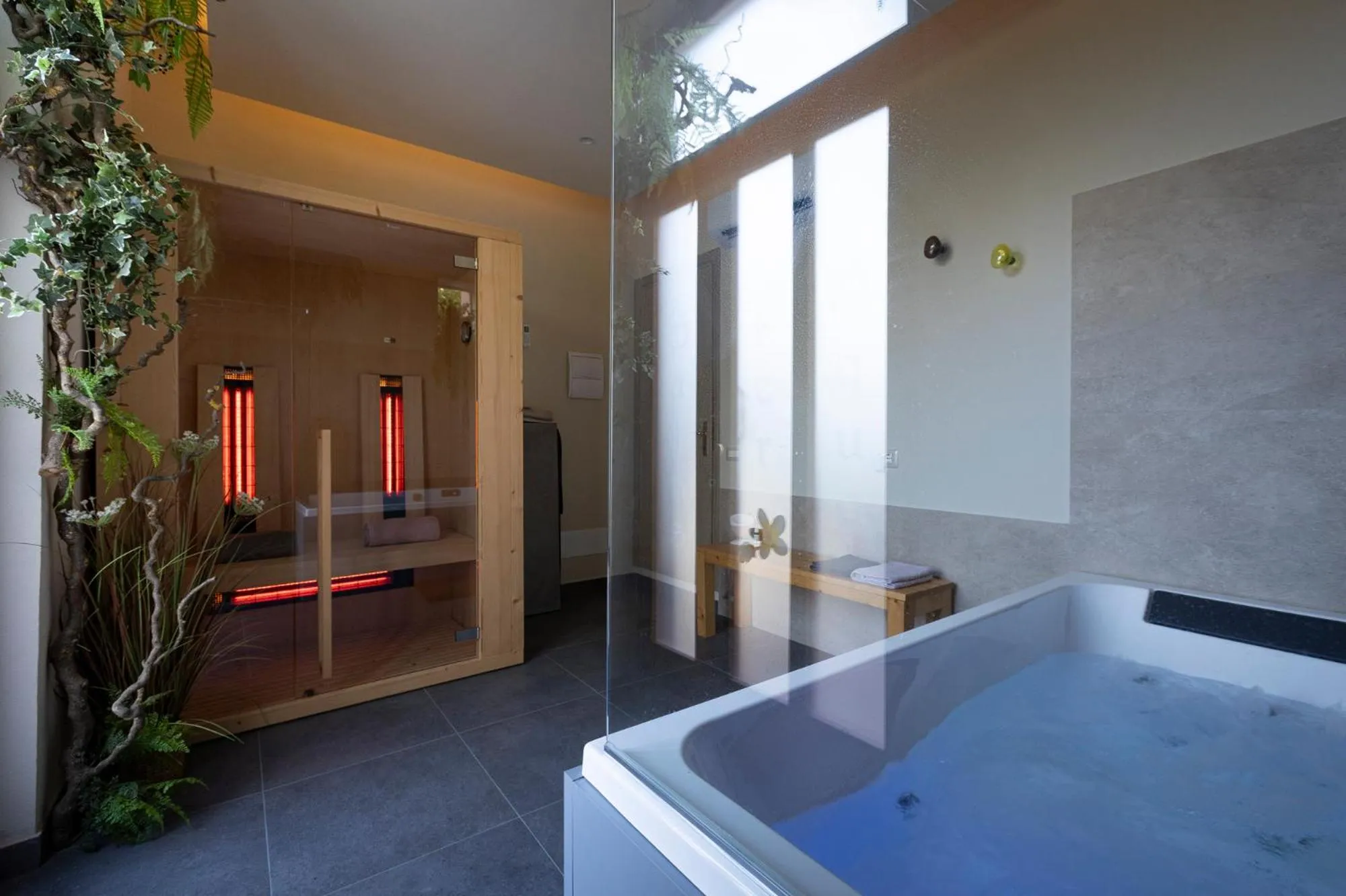 Hot Tub in La Camelia Bianca B&B