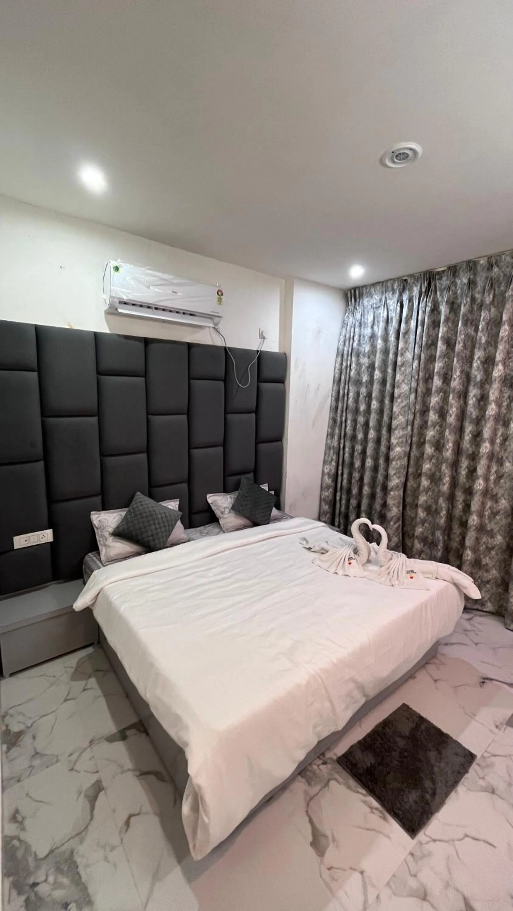 Bed in Best B&B in Orchha