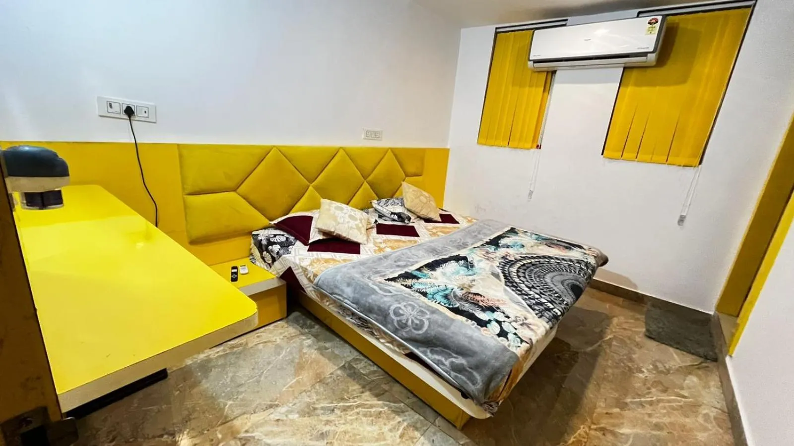 Bed in Best B&B in Orchha