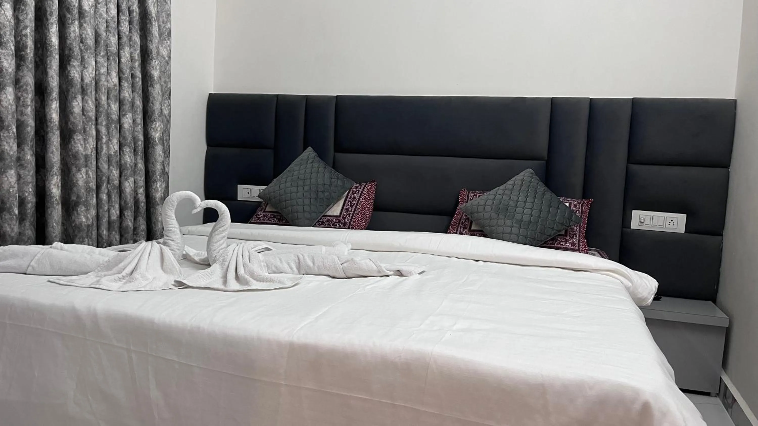 Bed in Best B&B in Orchha