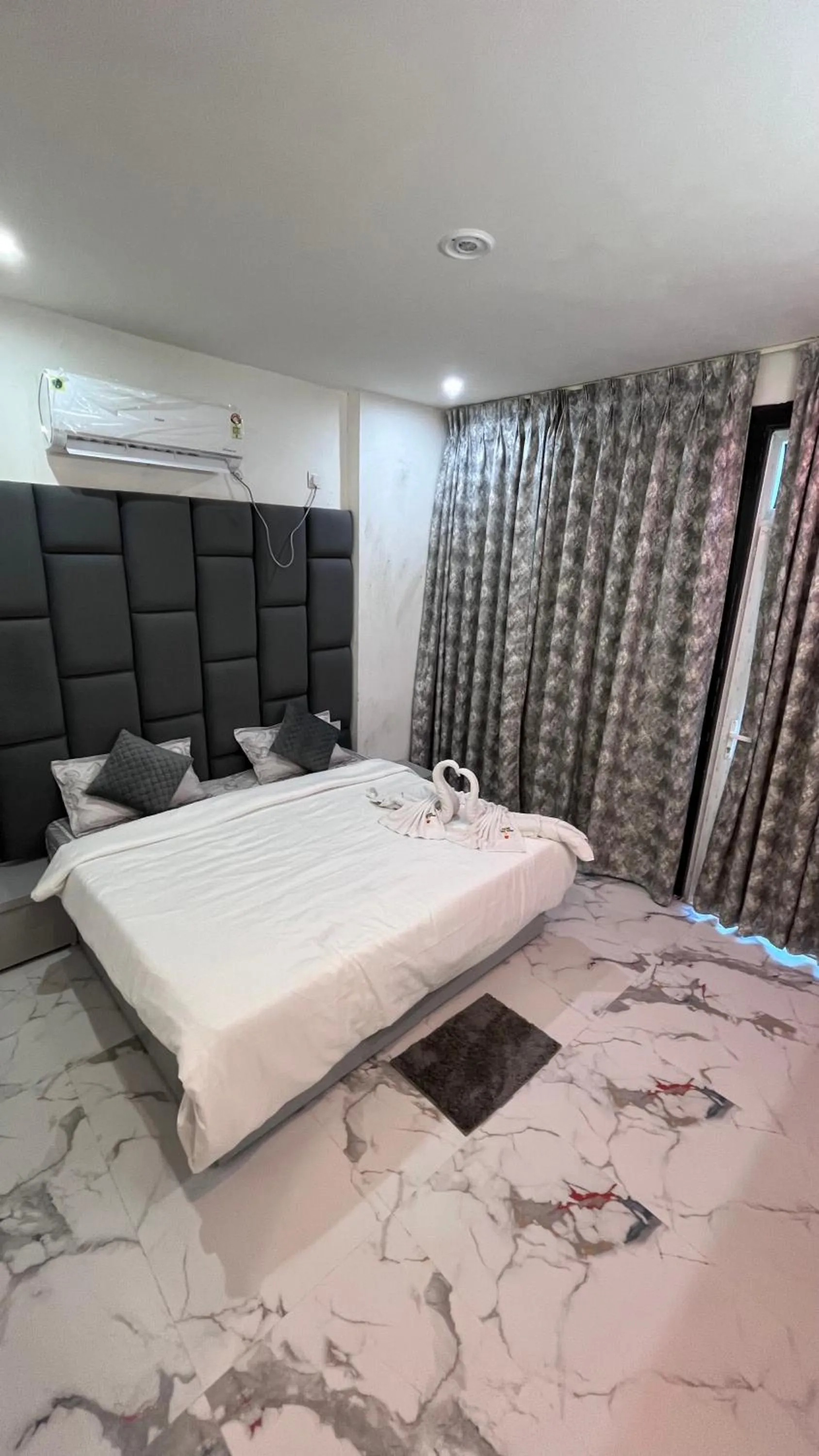 Bed in Best B&B in Orchha