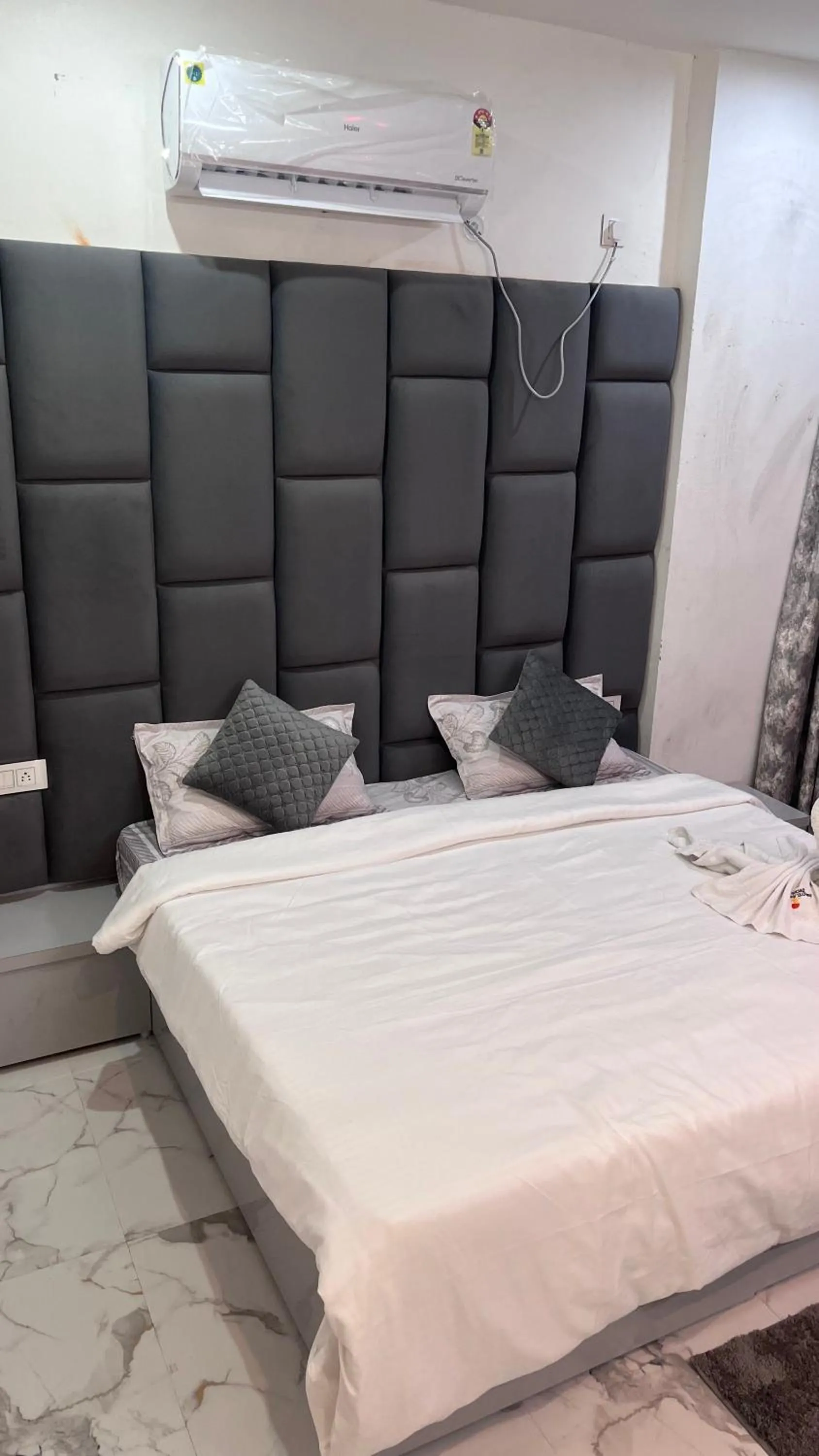 Bed in Best B&B in Orchha