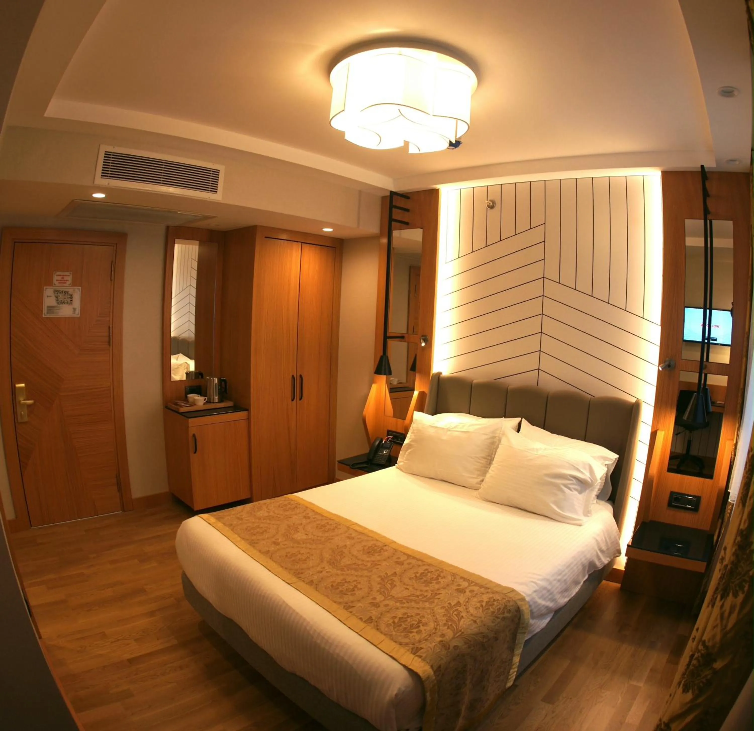 Massage, Bed in Maywood Hotel