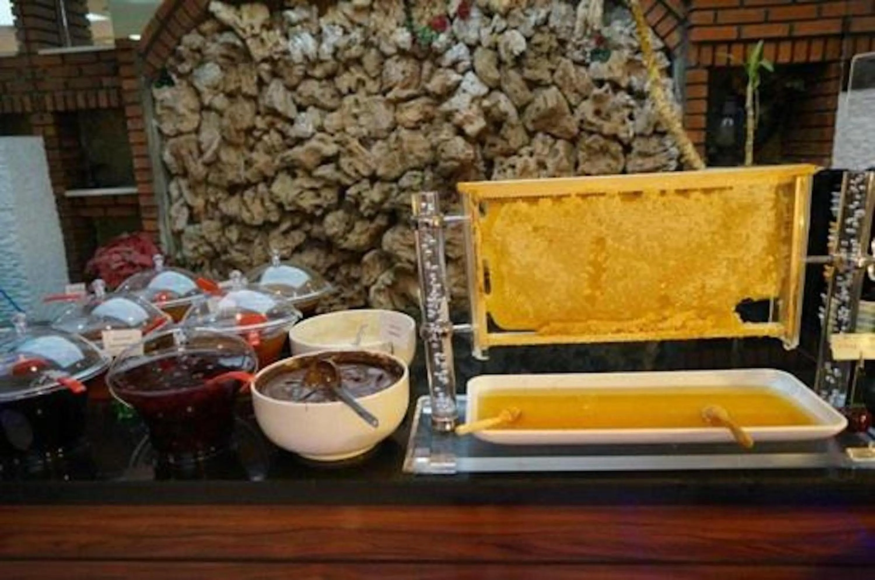 Breakfast in Maywood Hotel