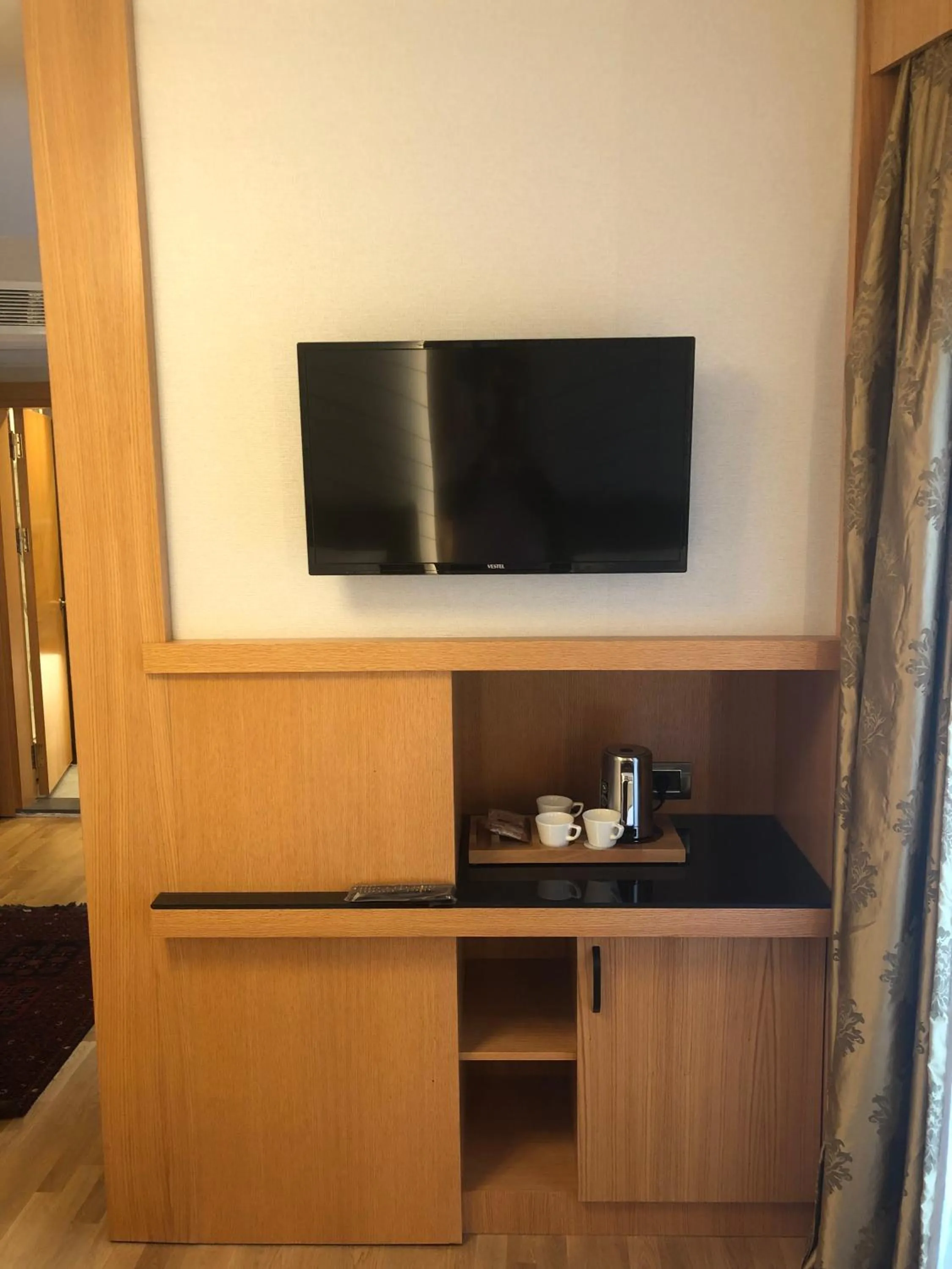 Massage in Maywood Hotel