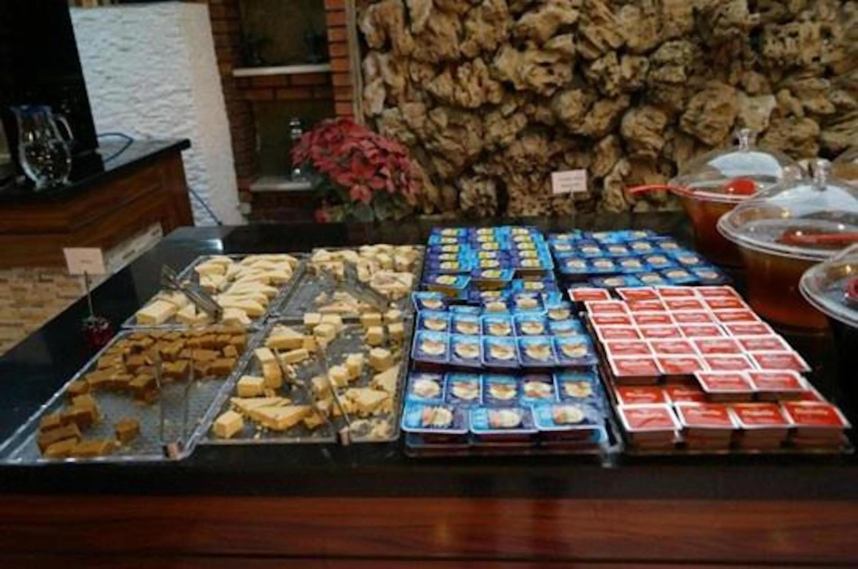 Breakfast in Maywood Hotel