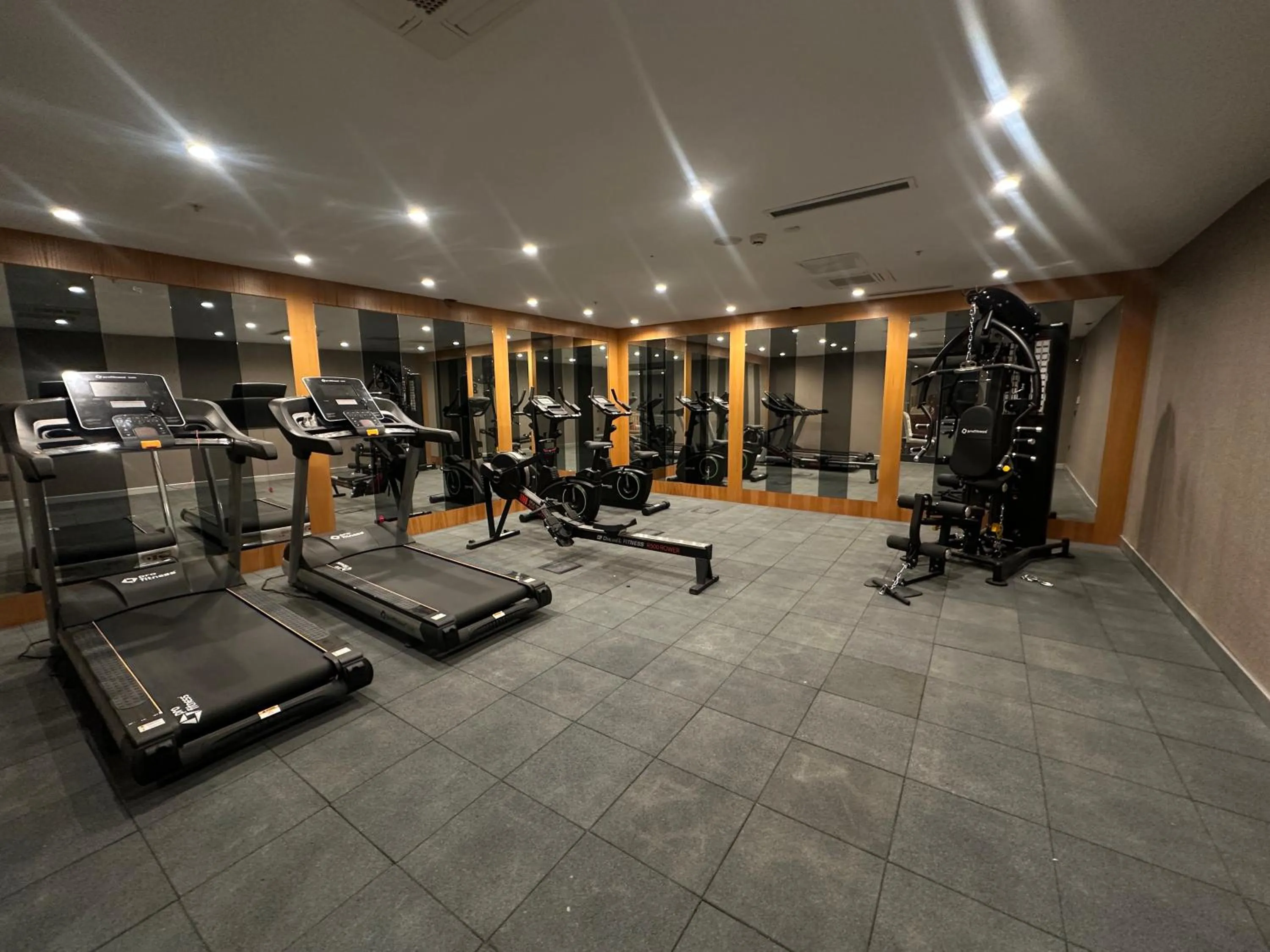 Fitness centre/facilities in Maywood Hotel