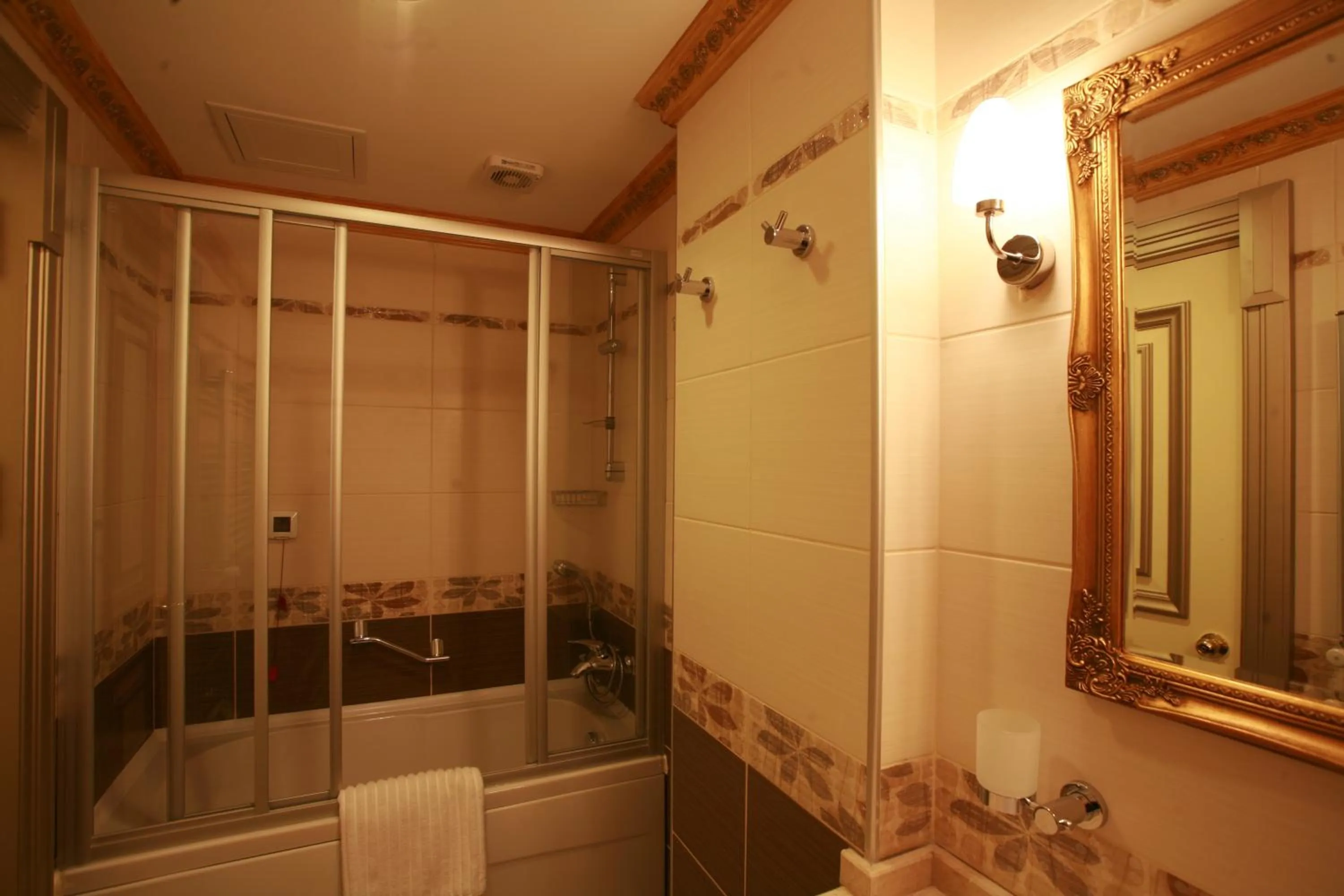 Bathroom in Maywood Hotel