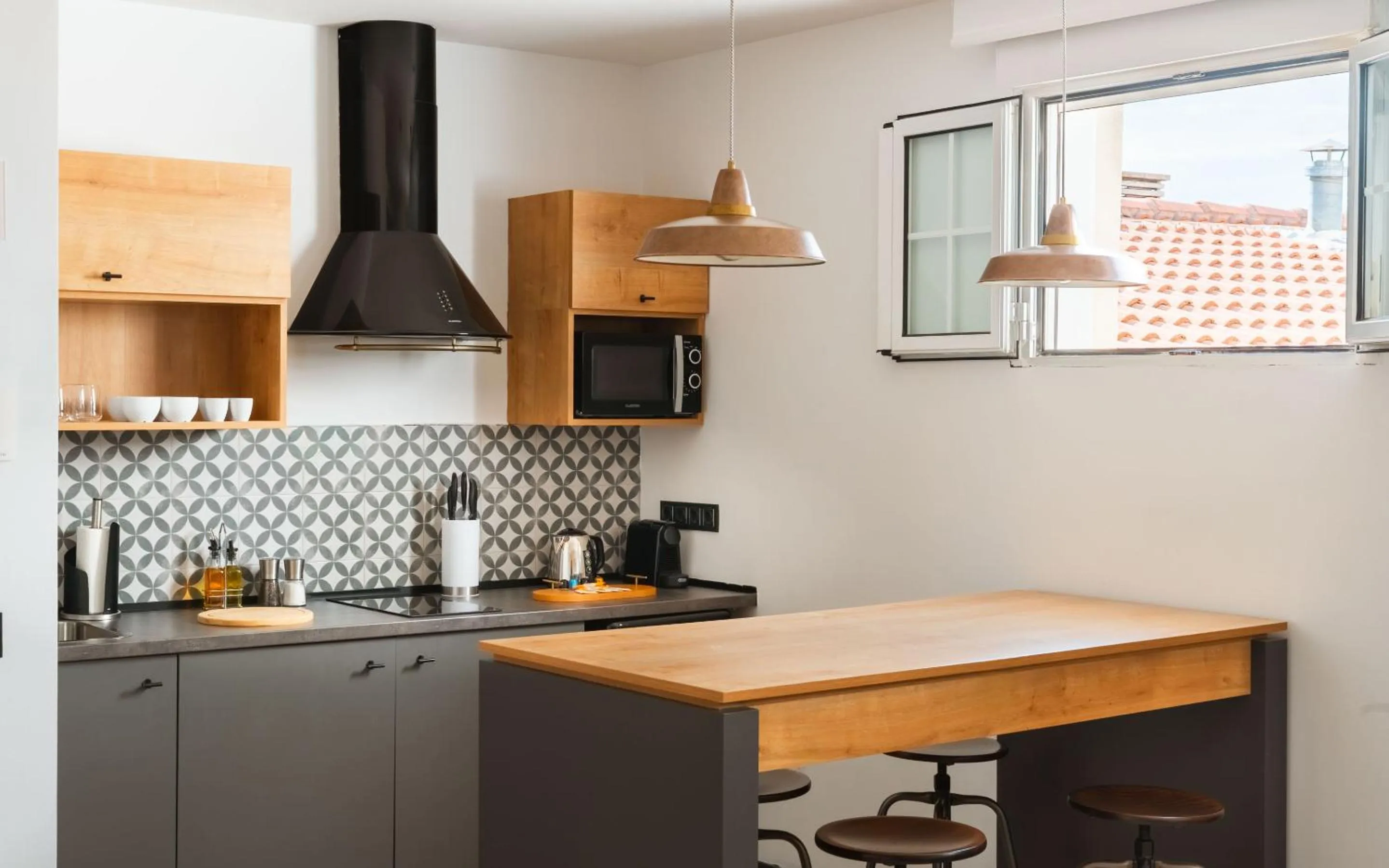 Kitchen or kitchenette in Limehome Madrid Calle de la Madera - Digital Access