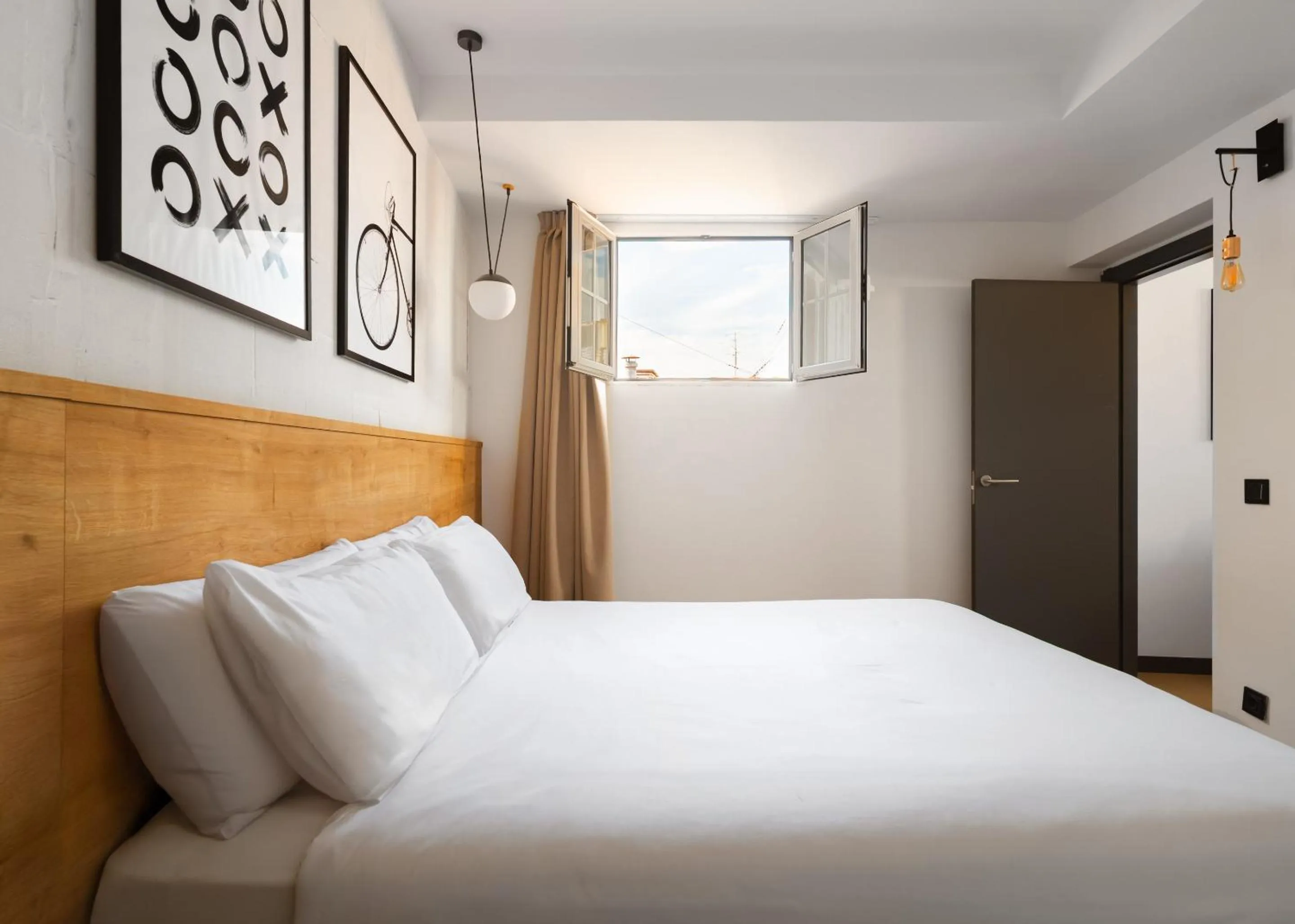 Bed in Limehome Madrid Calle de la Madera - Digital Access