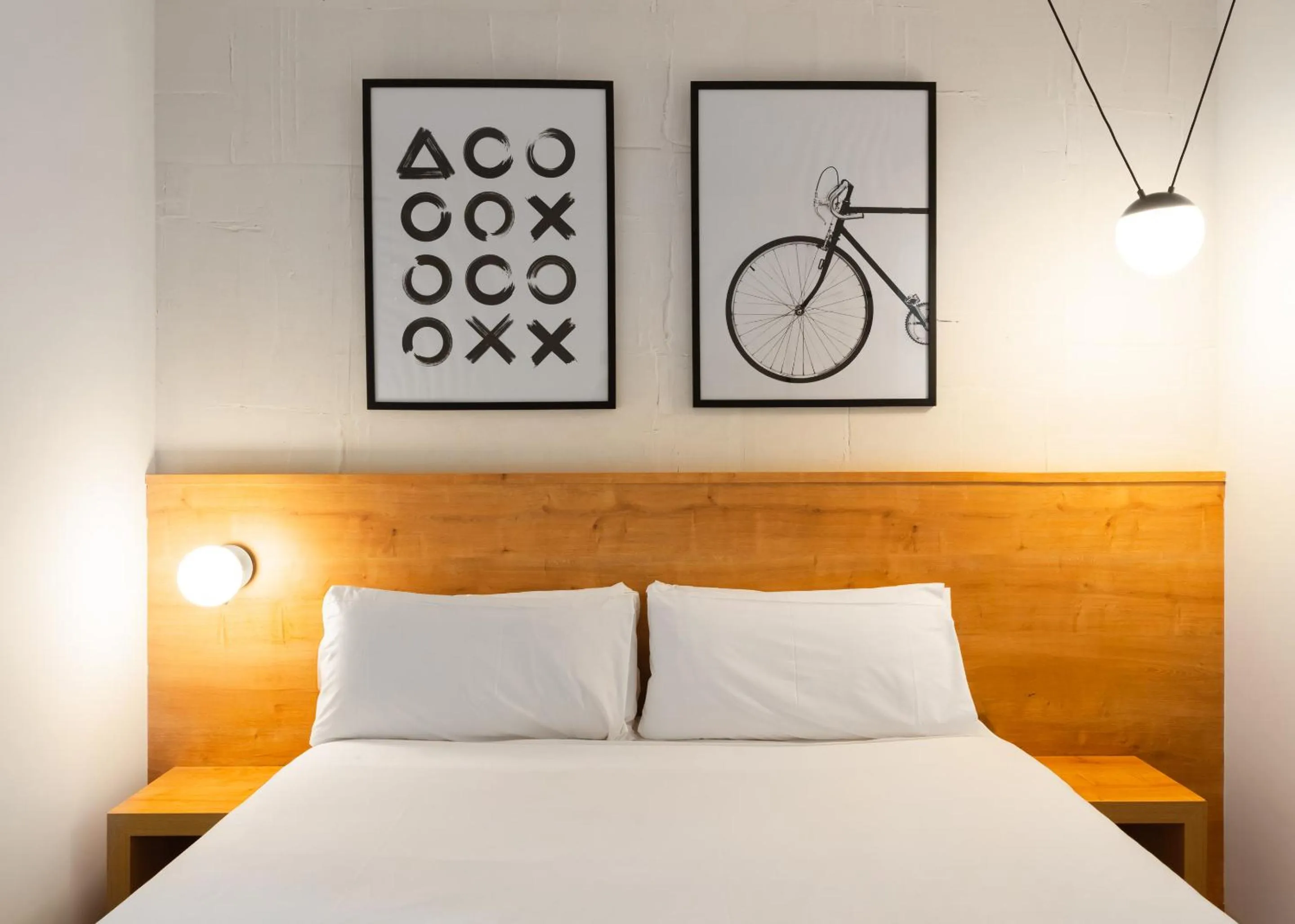 Bed in Limehome Madrid Calle de la Madera - Digital Access