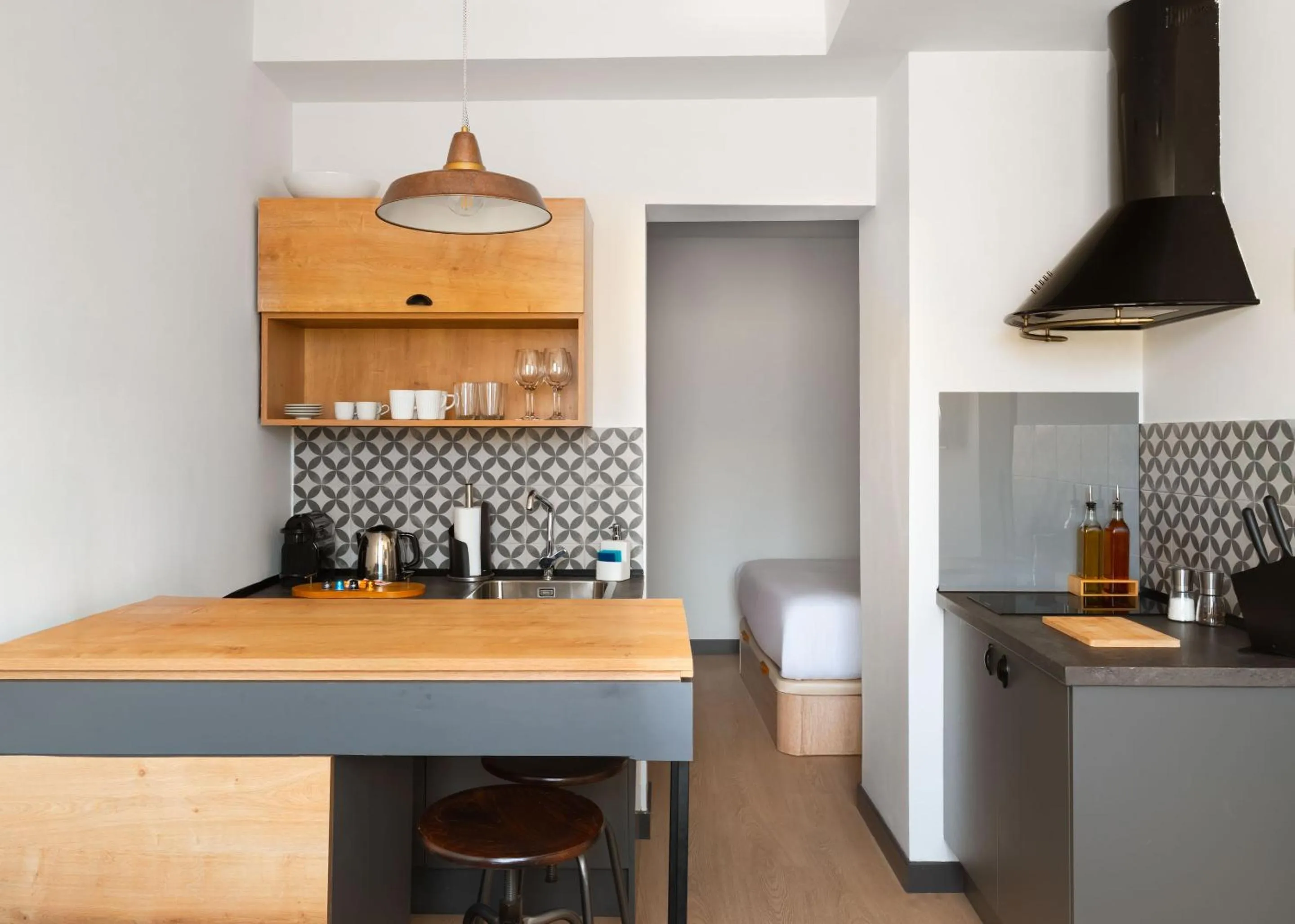 Coffee/tea facilities in Limehome Madrid Calle de la Madera - Digital Access