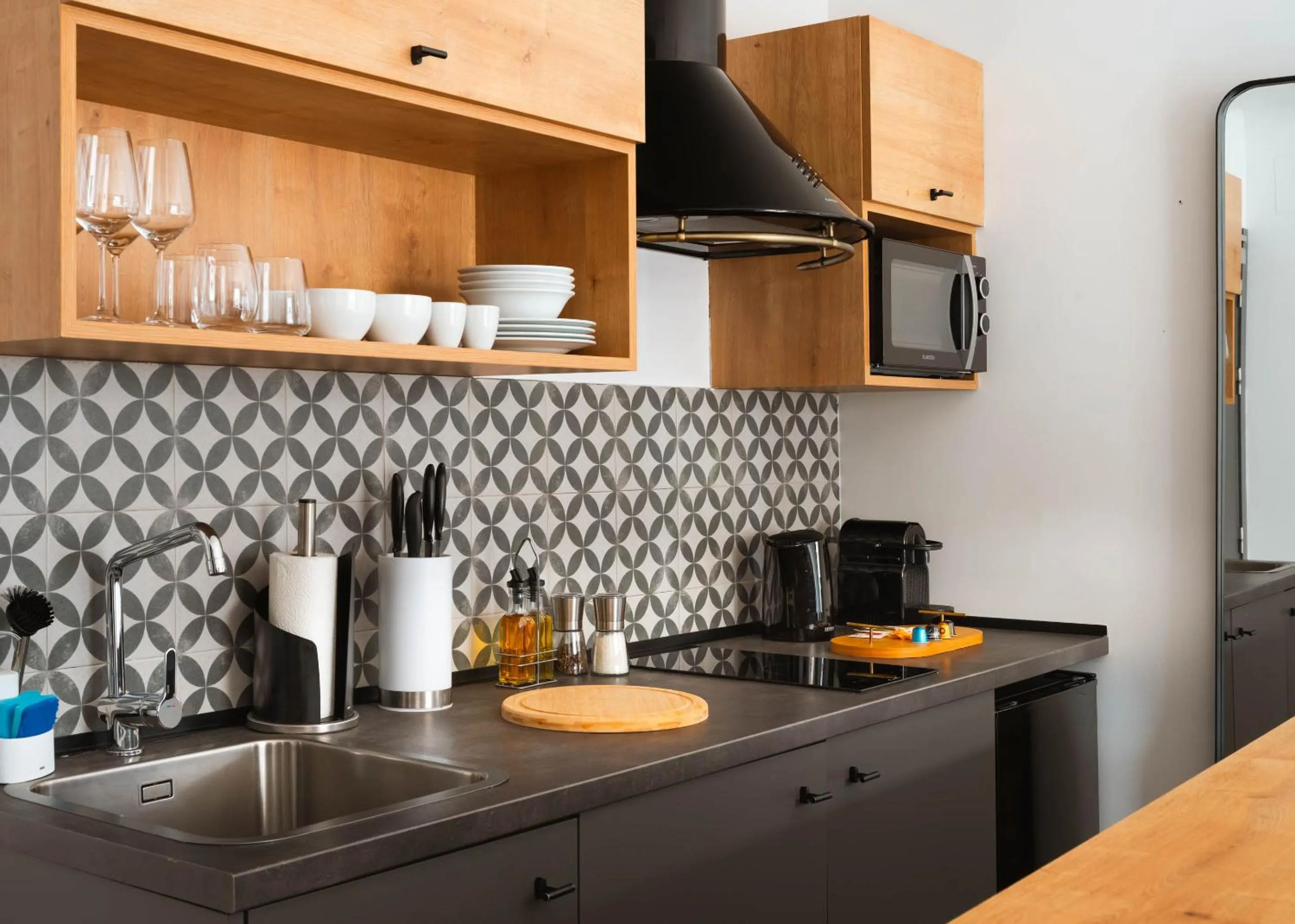 Coffee/tea facilities in Limehome Madrid Calle de la Madera - Digital Access