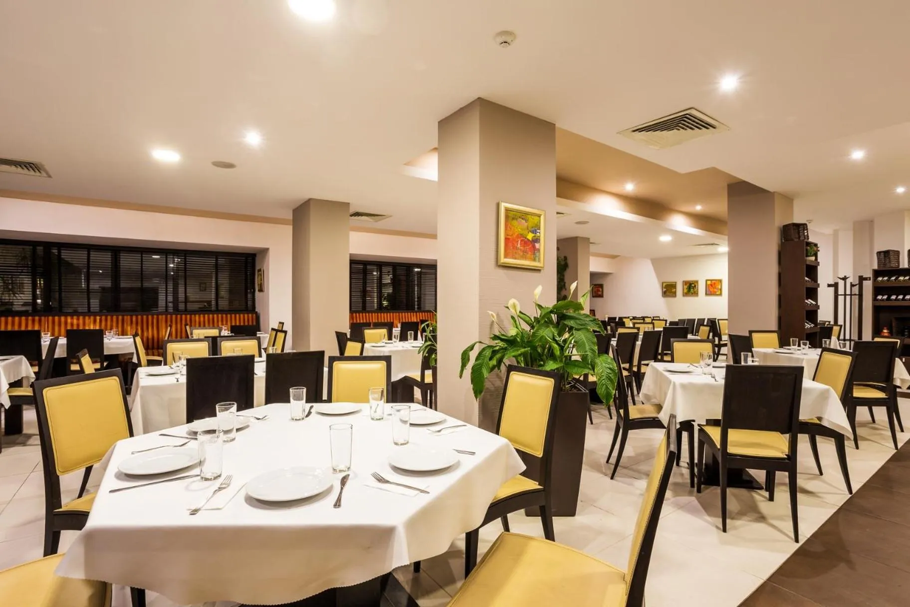 Restaurant/places to eat in Hotel Perun Lodge